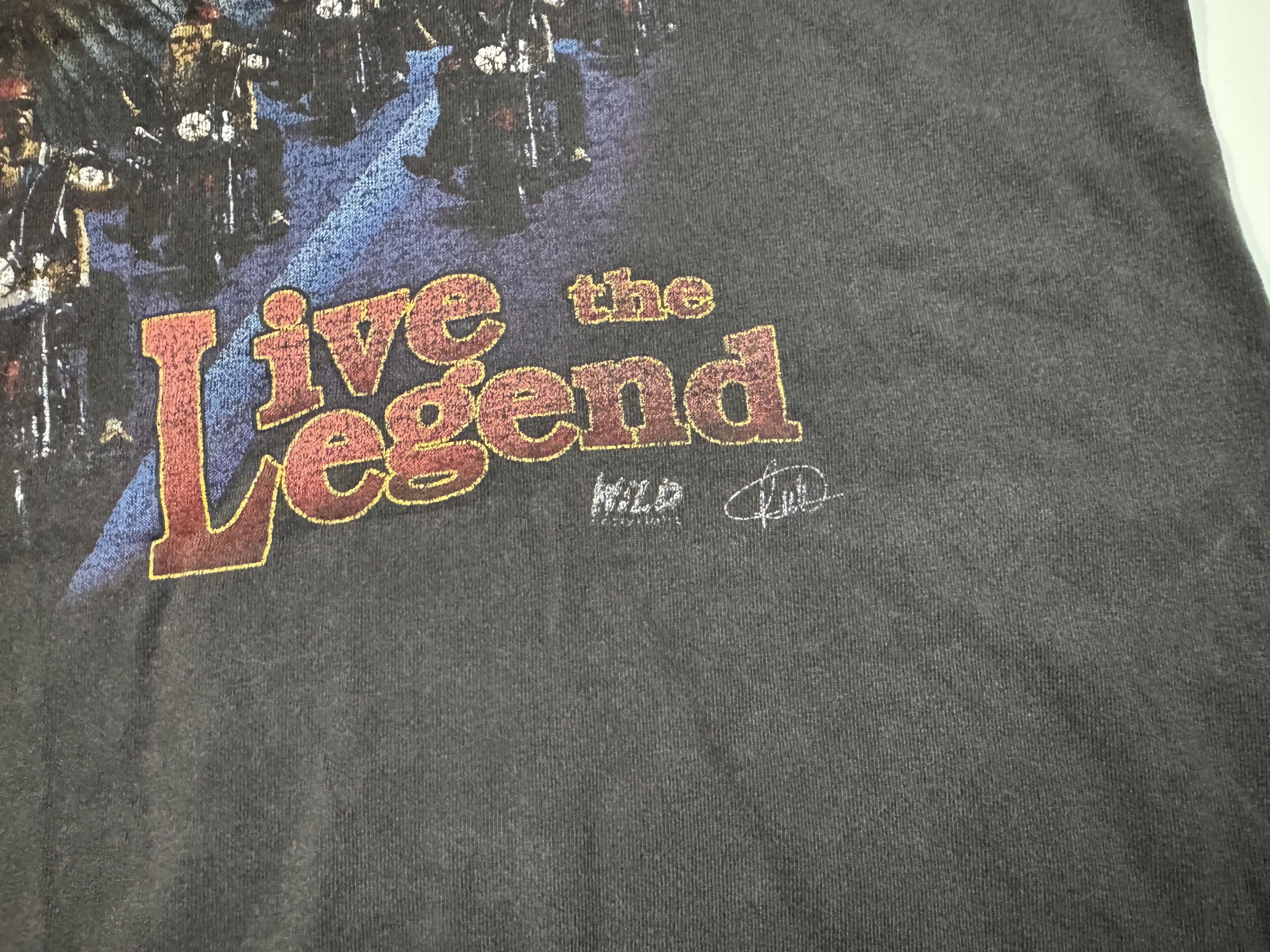 Vintage Vintage Live the Legend Distressed T-shirt Size US XL / EU 56 / 4 - 5 Thumbnail