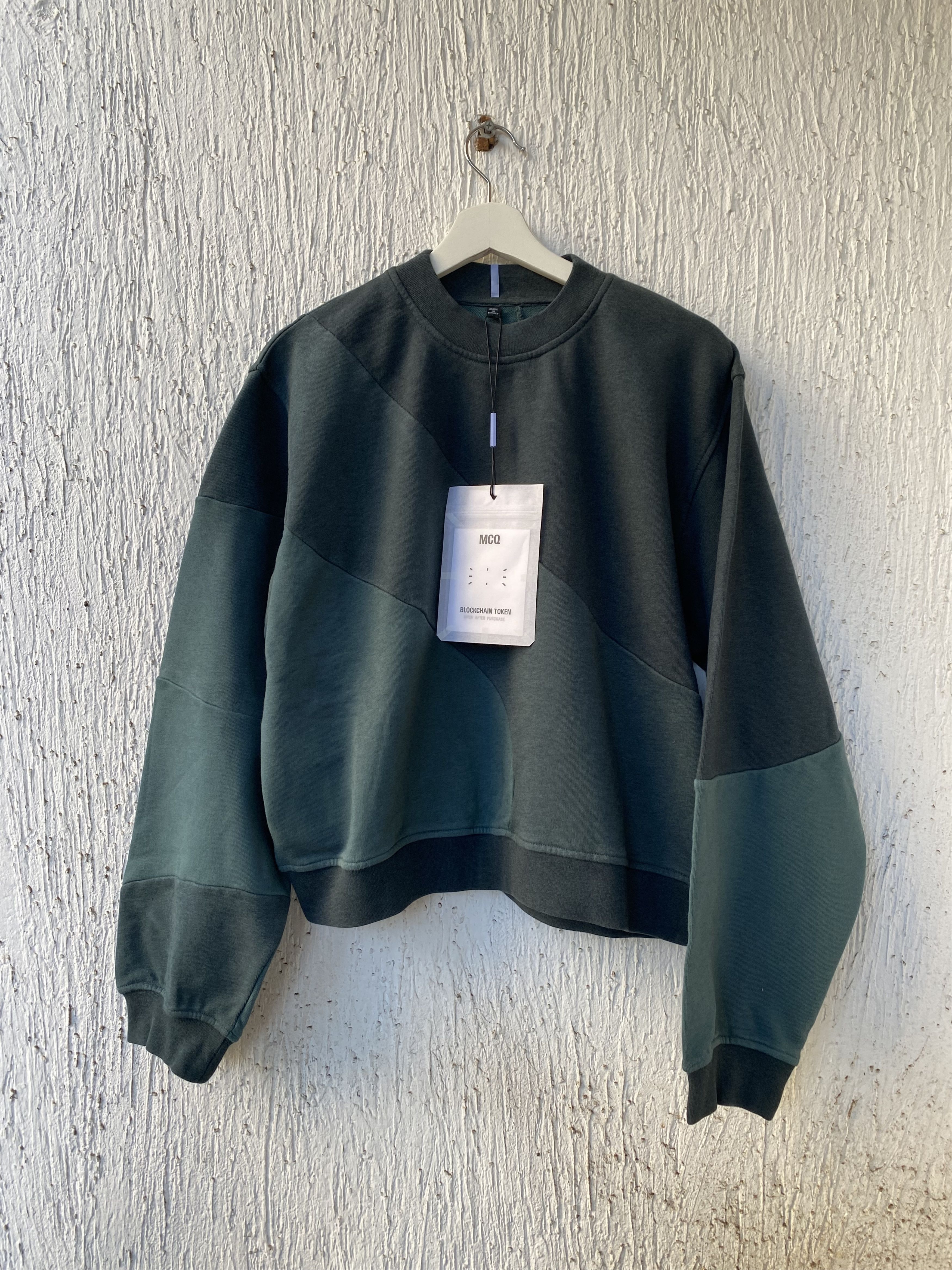 BNWT cropped tonal sweatshirt