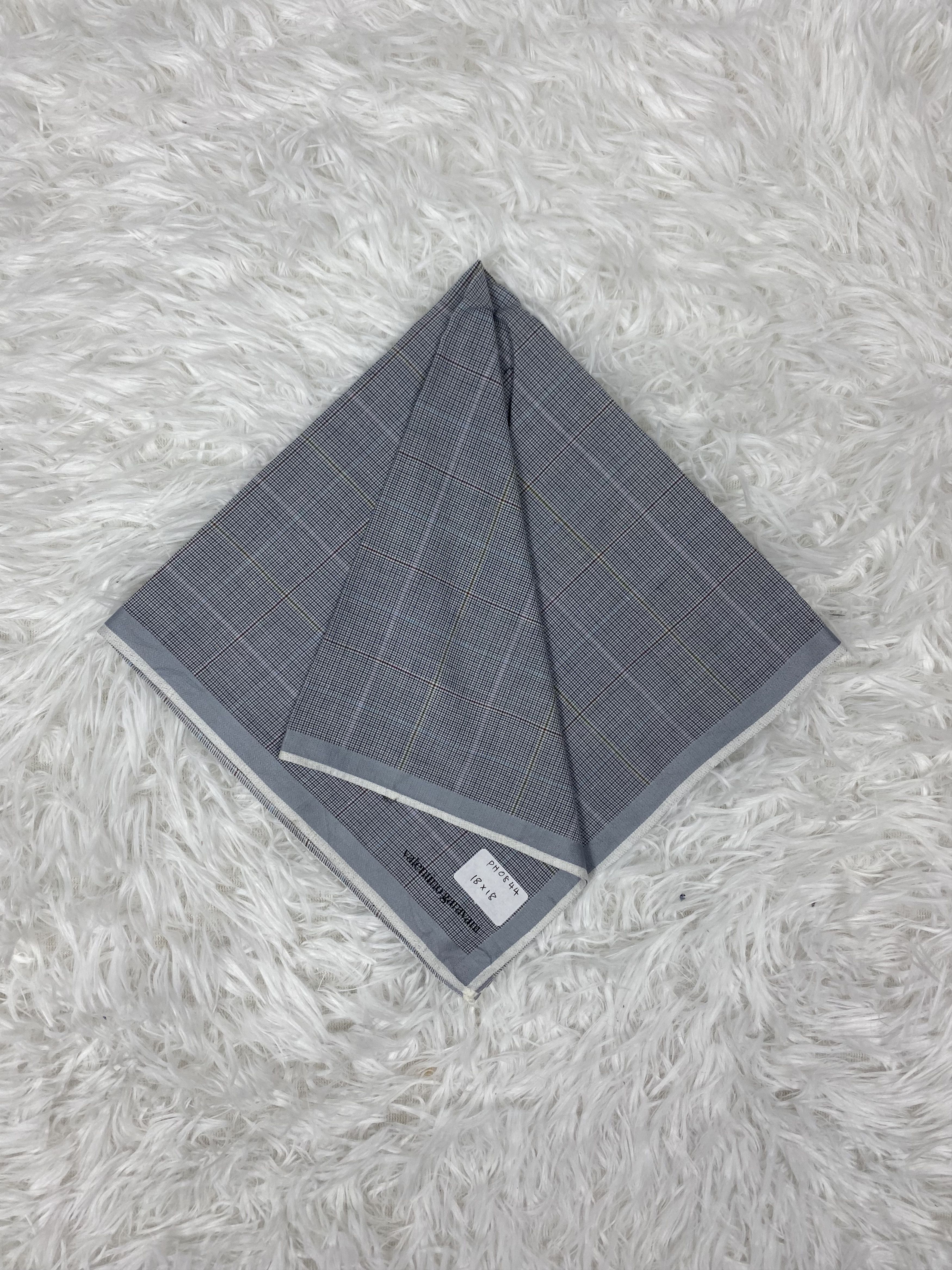 Valentino × Vintage Vintage Valentino Garavani Handkerchief Neckerchief PH0844 Size ONE SIZE - 1 Thumbnail