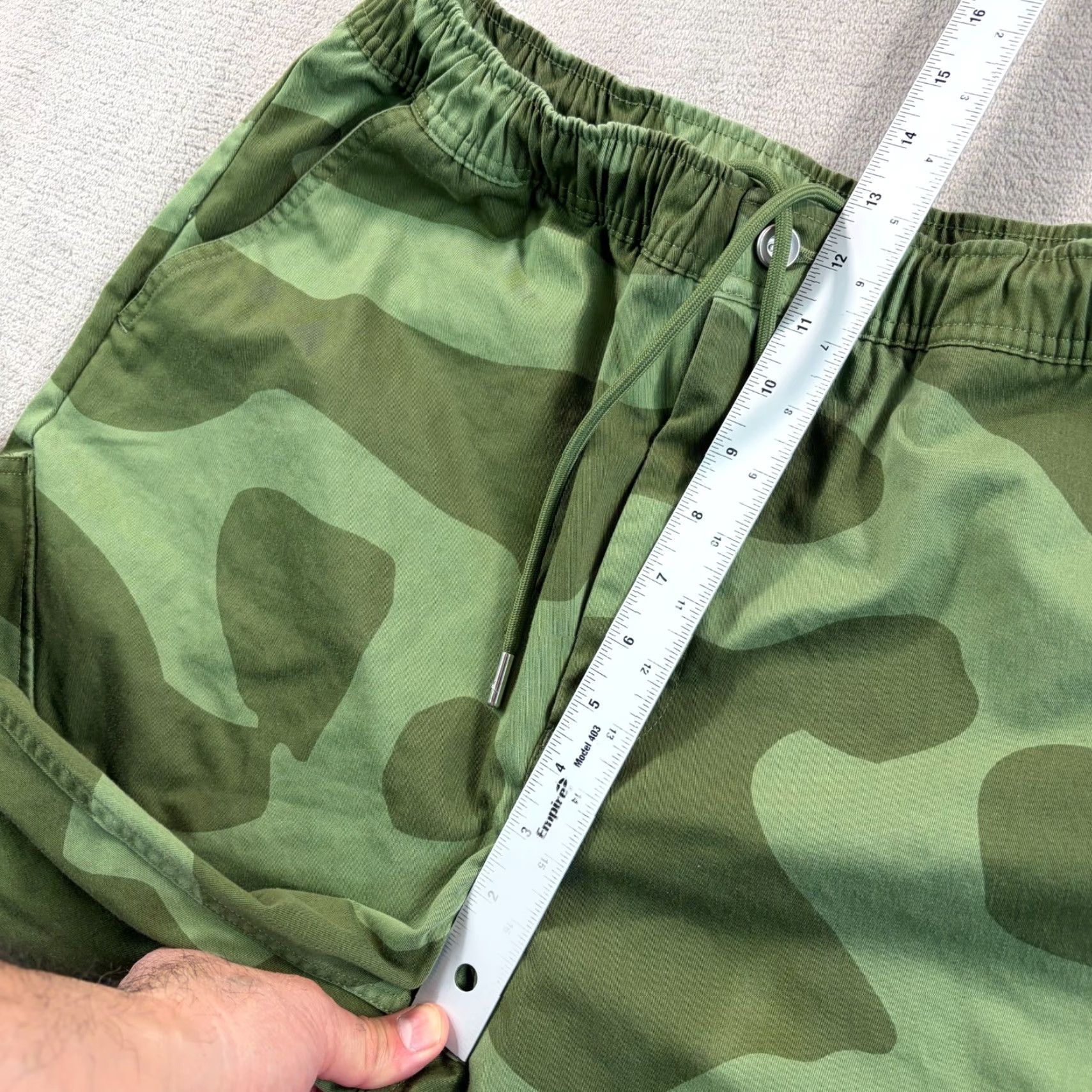 Jordan Brand VINTAGE Nike Jordan Essentials Chicago Cargo Pants in Green Frog Camo Men Large Size US 33 - 7 Thumbnail