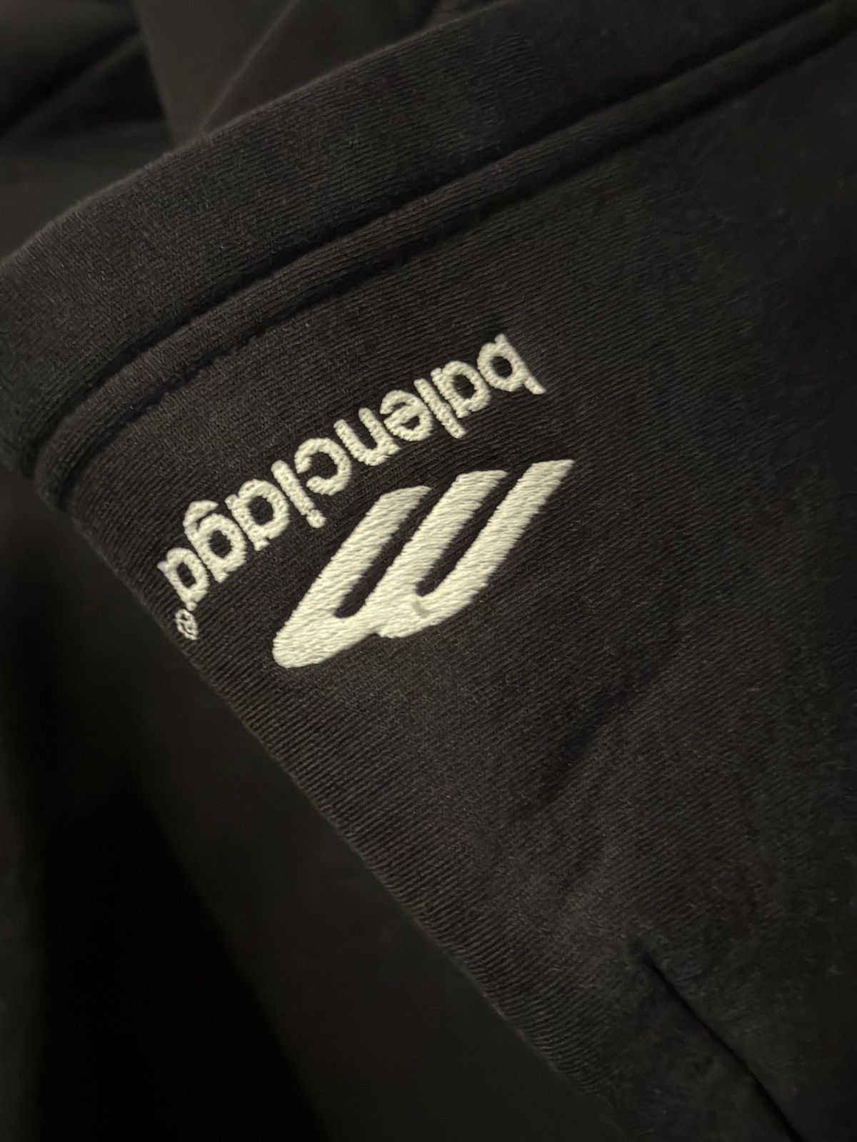 Balenciaga Balenciaga black velour 3b logo zip up hoodie medium Size M / US 6-8 / IT 42-44 - 2 Thumbnail