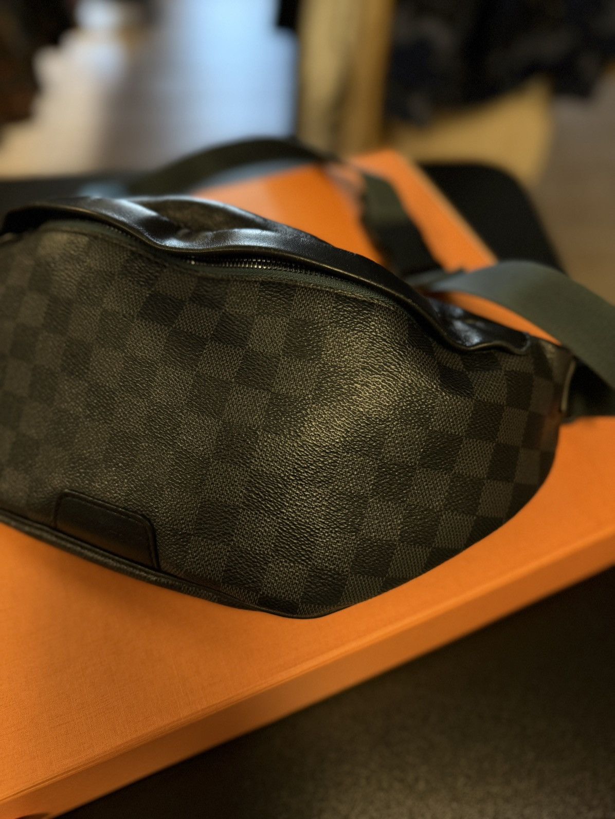 Louis Vuitton Louis Vuitton Navy Blue Discovery Belt Bag/ Cross Over 🧼 Size ONE SIZE - 7 Thumbnail