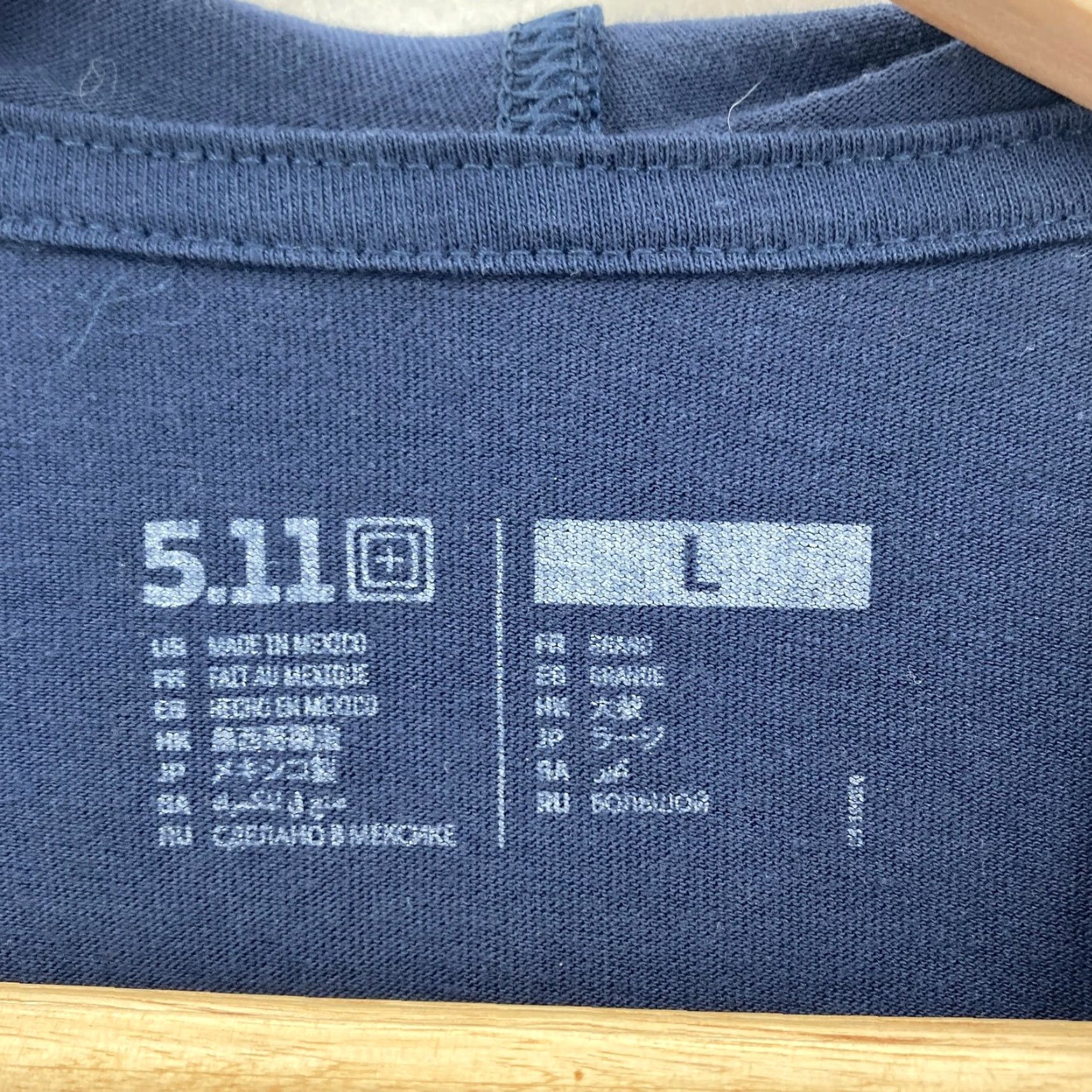 Vintage 5.11 Tactical Shirt Mens Large Navy Blue Hooded Long Sleeve Logo Lightweight Shirt Mens Large Navy Blue Hooded Long Sleeve 5.11 Tactical Size US L / EU 52-54 / 3 - 4 Thumbnail