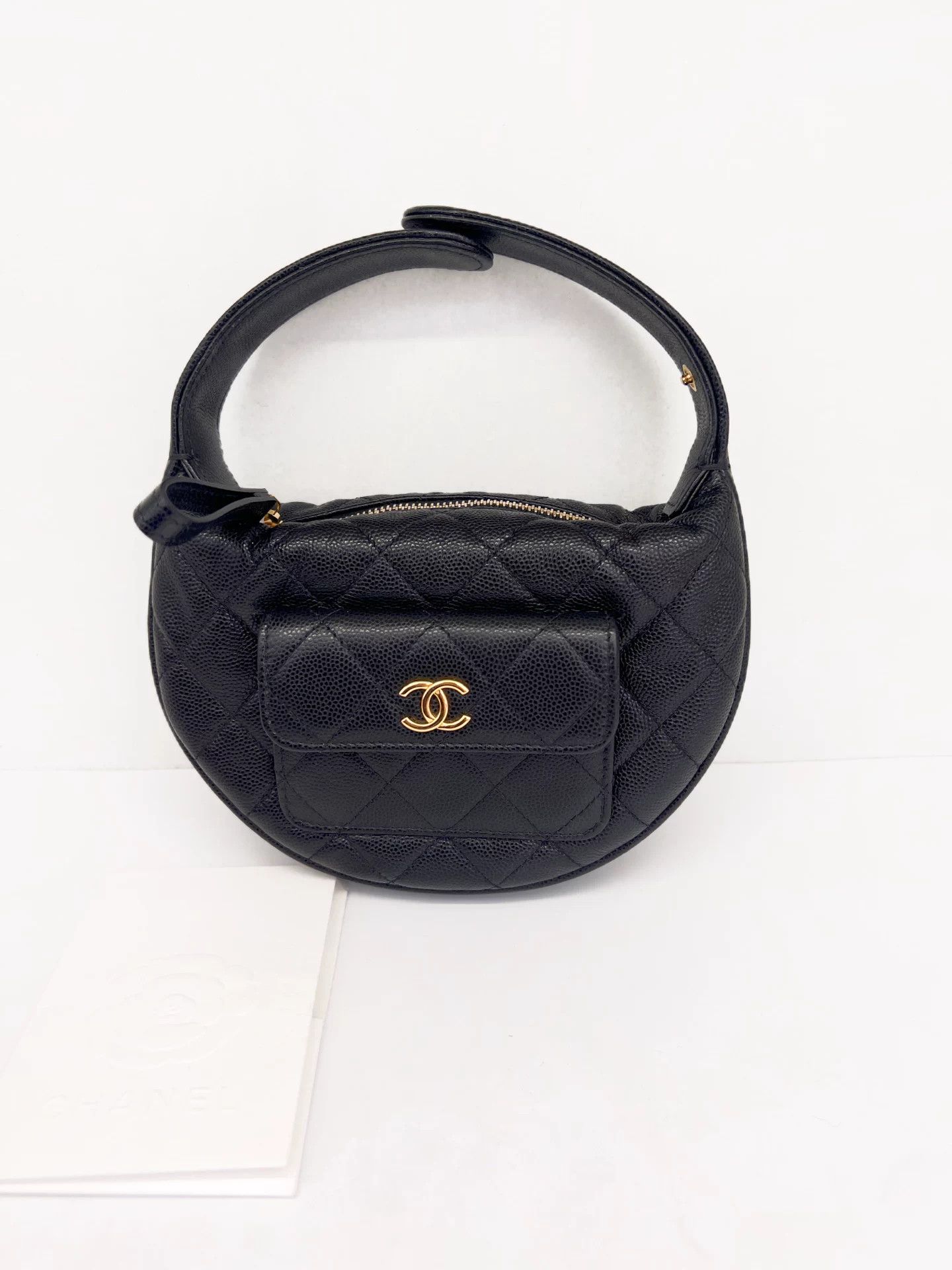 Chanel Pre-loved Bag Very good condition Size ONE SIZE - 1 Thumbnail