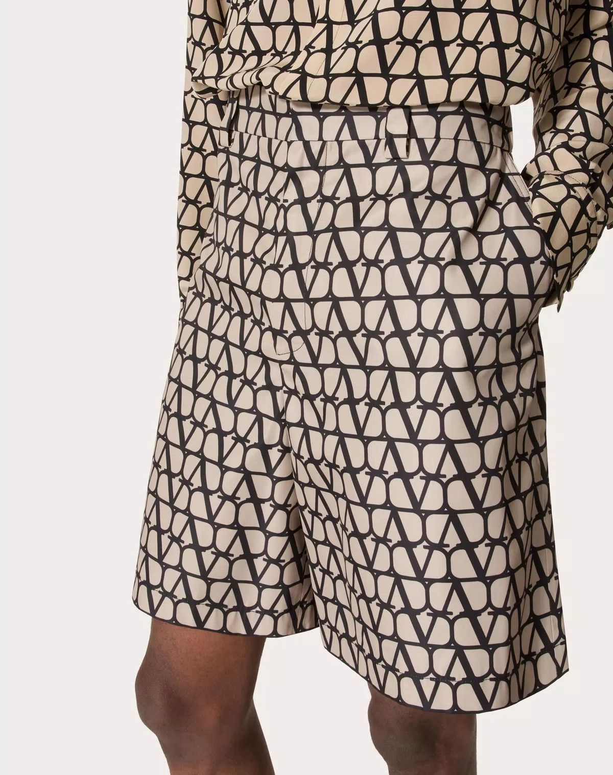Valentino oc11z0725 Nylon Bermuda Shorts in Beige/Black Size US 34 / EU 50 - 6 Thumbnail