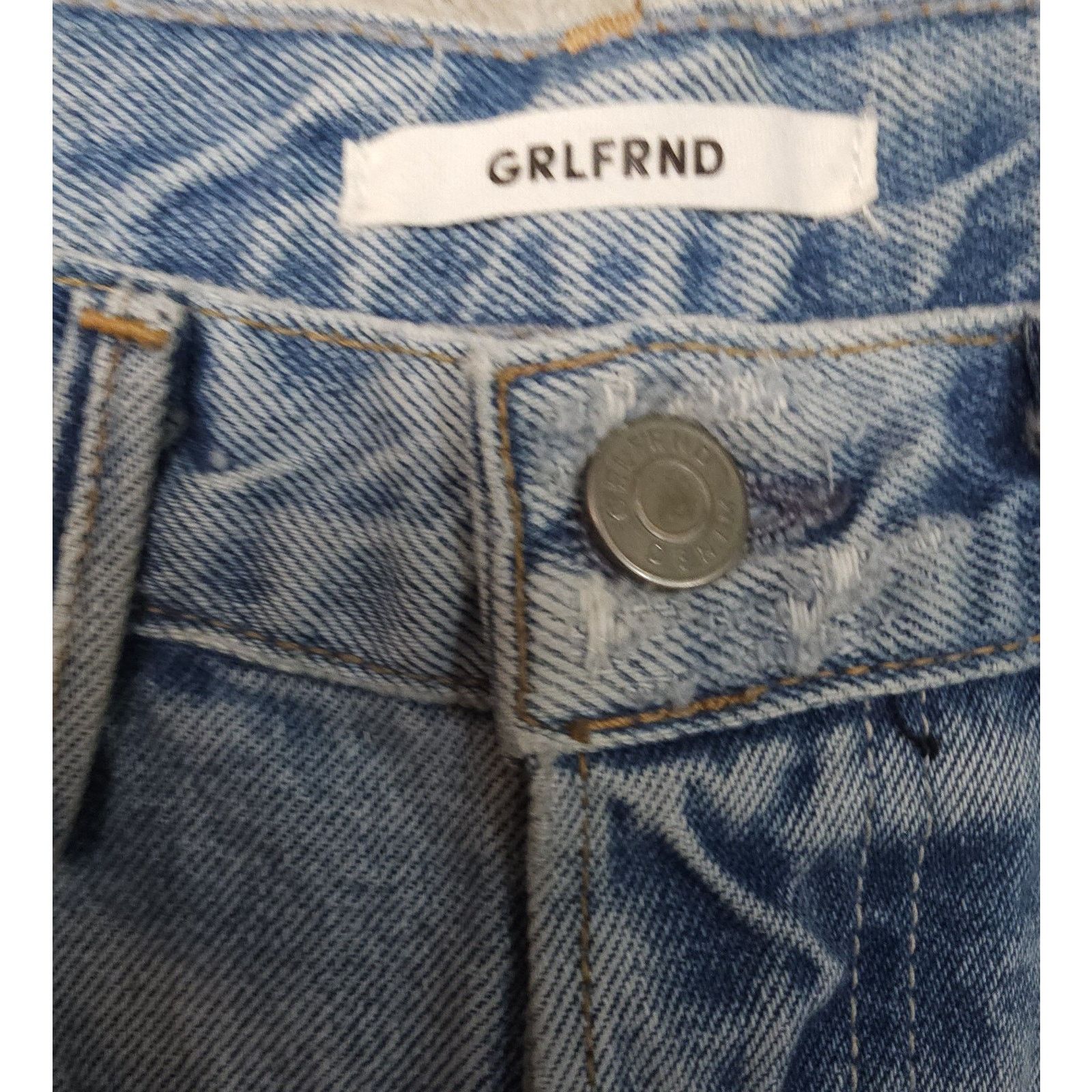 GRLFRND GRLFRND BEVERLY Bermuda Light Wash Frayed Hem Button Fly 26 Size 26" / US 2 / IT 38 - 8 Thumbnail