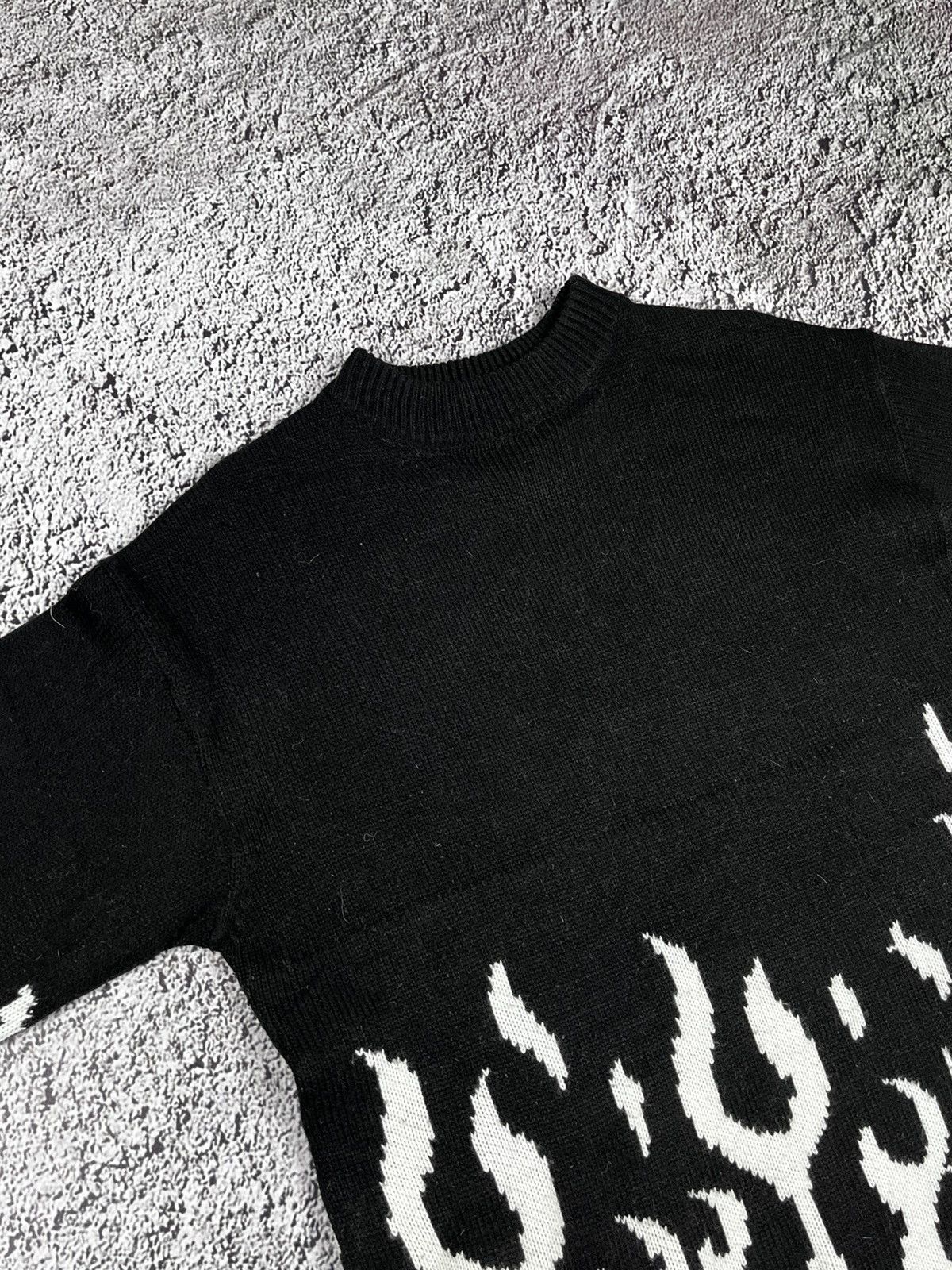 Vintage Vintage Y2K long fire style sweater streetwear size S Size US S / EU 44-46 / 1 - 6 Thumbnail