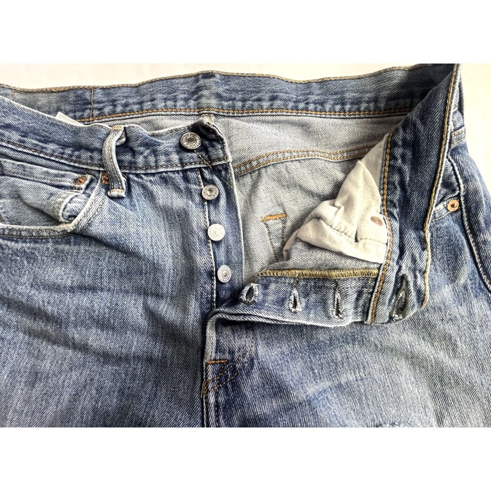 Levi's VINTAGE Levi's 501 Jeans Denim 32x32 Straight Button Fly Distressed 5-Pocket Mens Regular Blue Size US 32 / EU 48 - 7 Thumbnail