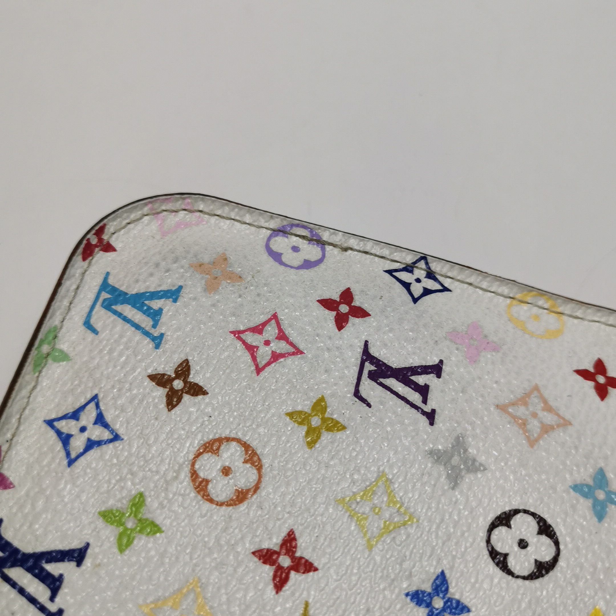 Louis Vuitton Louis Vuitton (LV) Insolite White Tricolor Zipper Clutch -y Size ONE SIZE - 1 Thumbnail