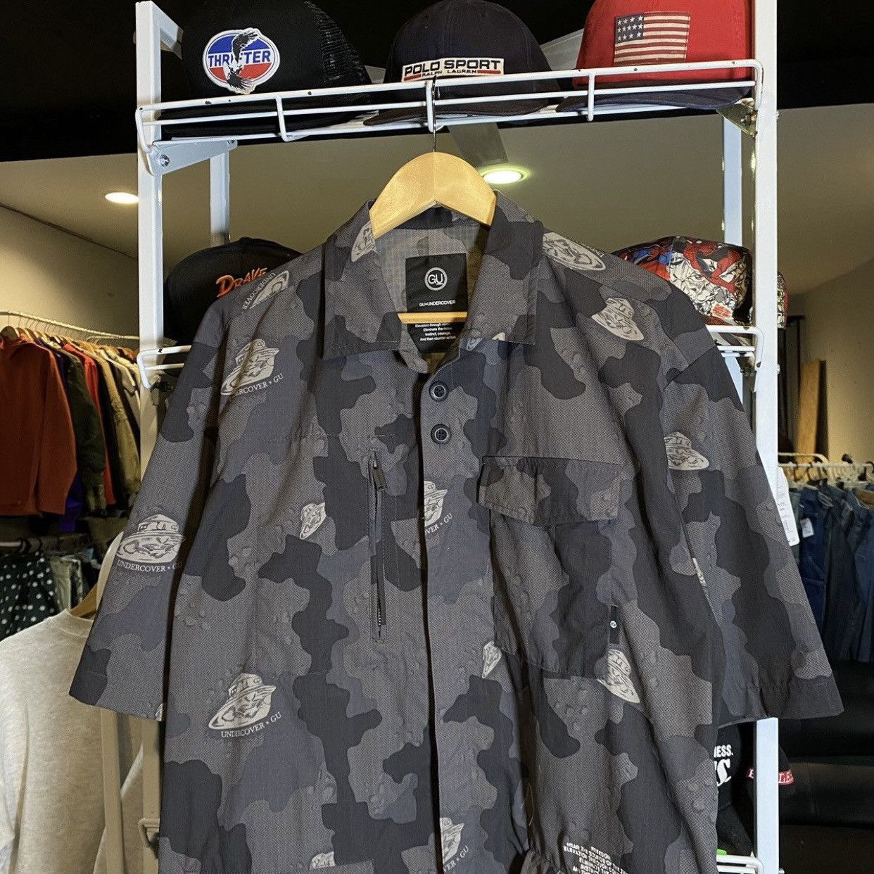 GU × Undercover GU × UNDERCOVER UFO Oversized Short Sleeve Fatigue Shirt XXL Size US XL / EU 56 / 4 - 3 Thumbnail