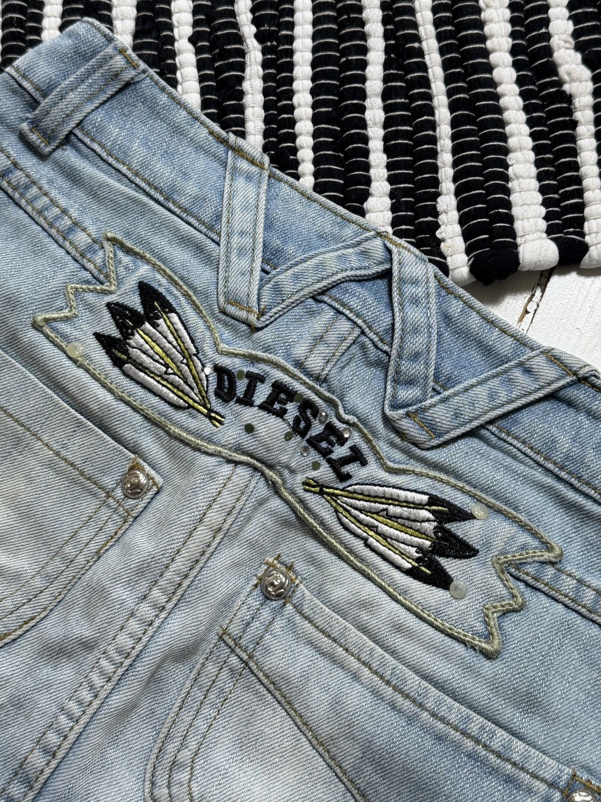 Diesel VINTAGE DIESEL 2000s BIG LOGO MINI DENIM SKIRT Size 26" / US 2 / IT 38 - 3 Thumbnail