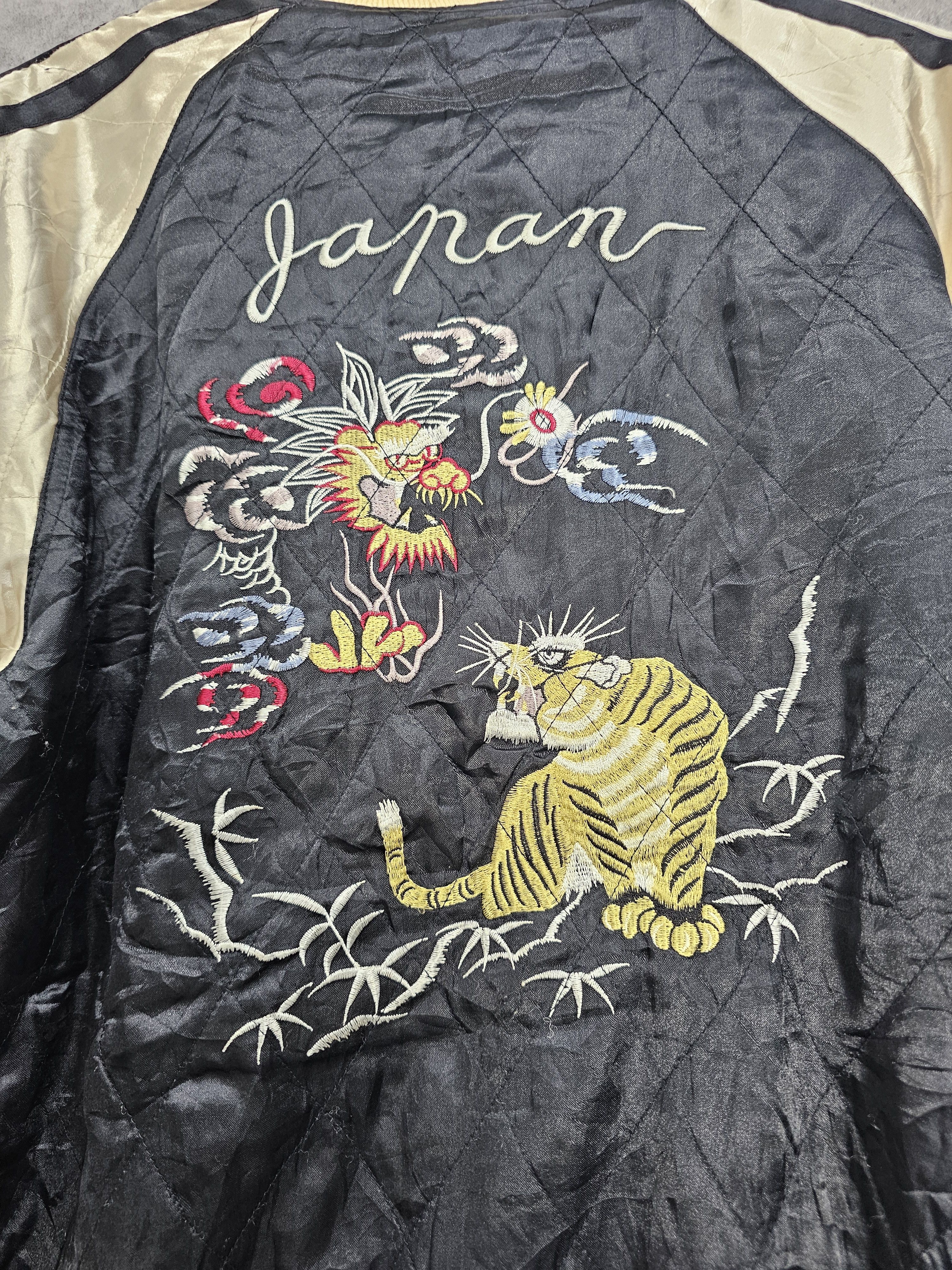 Vintage SUKAJAN Dragon Reversible Velvet Embroider Jacket J0064 Size US L / EU 52-54 / 3 - 5 Thumbnail