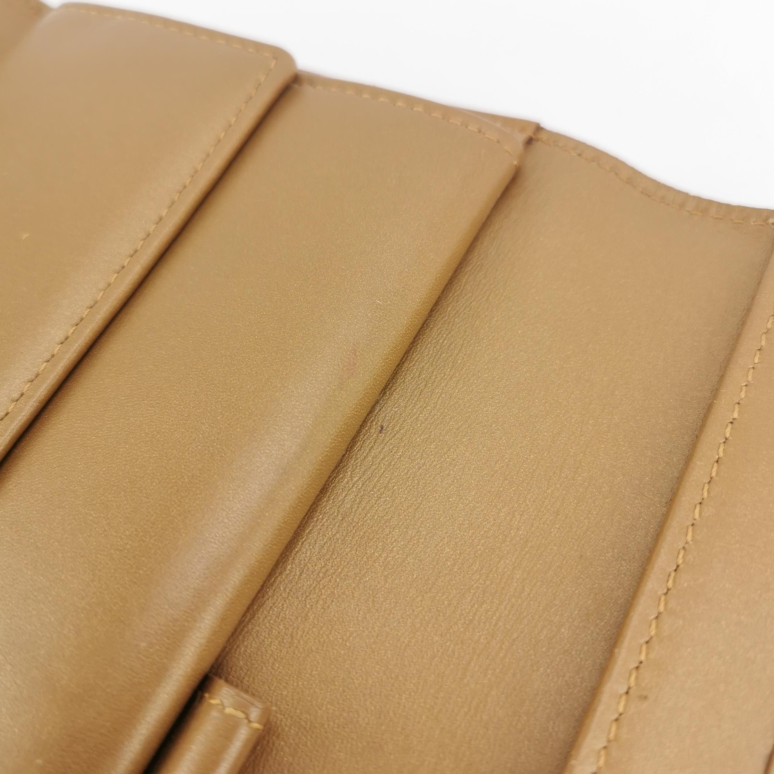 Louis Vuitton Louis Vuitton (LV) Cowhide embossed monogram snap wallet -y Size ONE SIZE - 6 Thumbnail