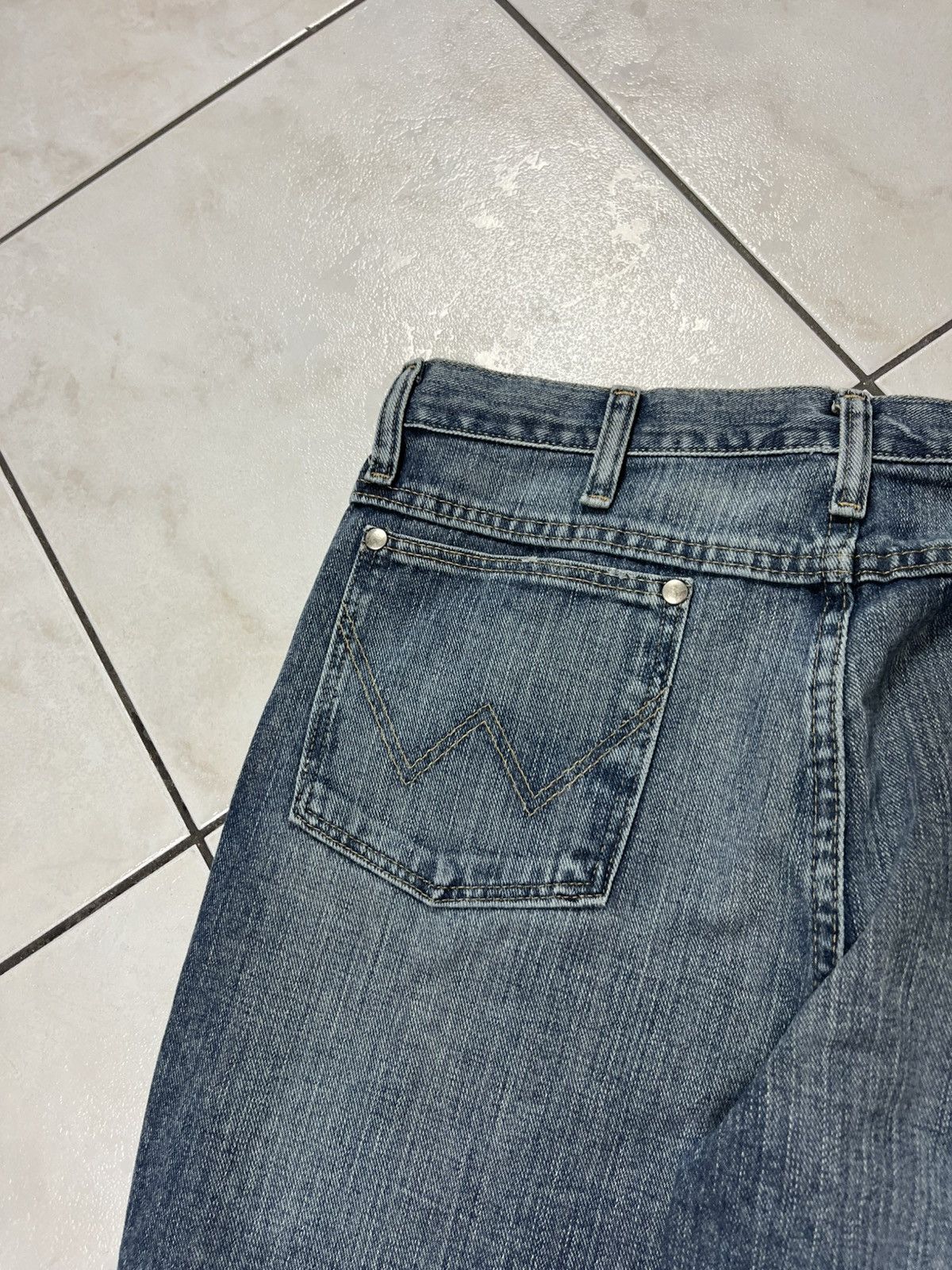 Vintage × Wrangler Vintage Wrangler cowboy cut distressed washed denim jeans Size US 33 - 15 Thumbnail