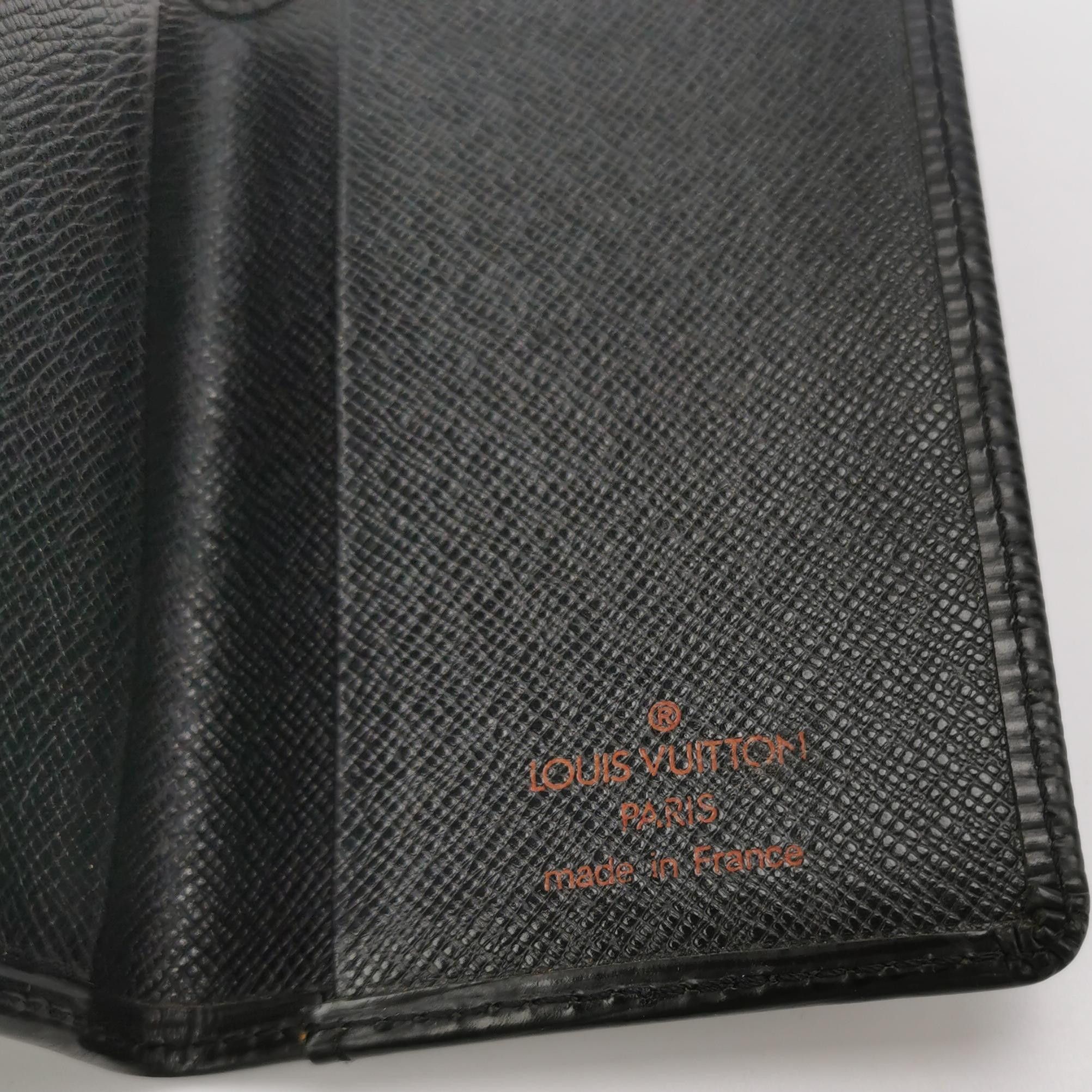 Louis Vuitton Louis Vuitton (LV) Cowhide solid color water ripple LV lett Size ONE SIZE - 2 Thumbnail