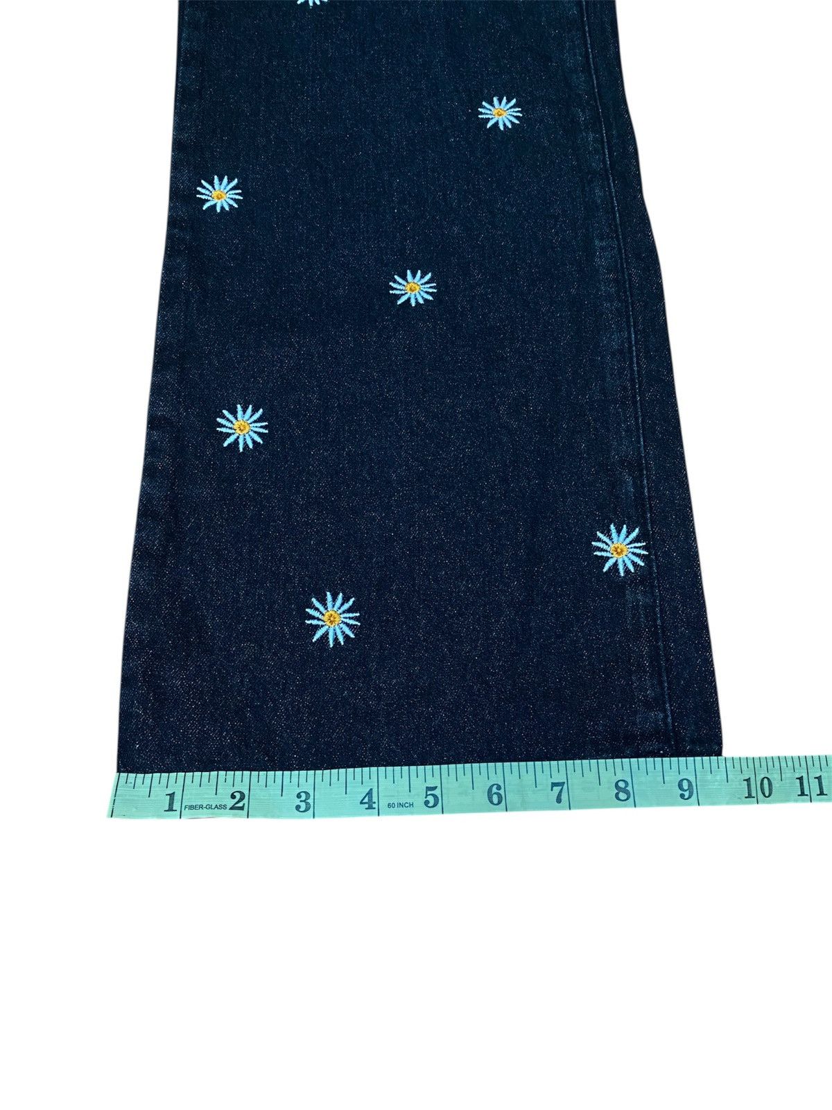 Japanese Brand WEGO JAPANESE STREEWEAR FLORAL EMBROIDERED JEANS. Size 27" / US 4 / IT 40 - 6 Thumbnail