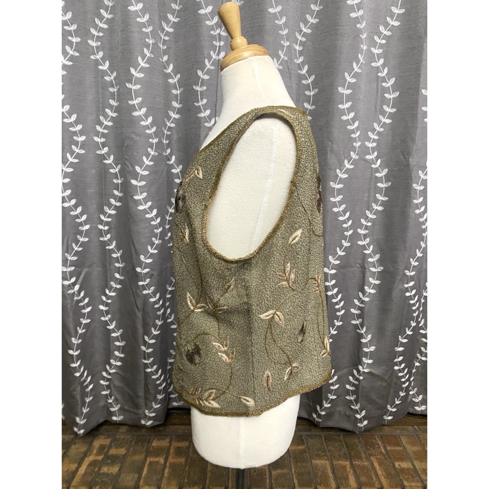 Adrianna Papell VINTAGE Adrianna Papell Blouse Women's Sleeveless Top 100% Silk Beaded Floral Size 16 Beige Round Neck Size XXL / US 16-18 / IT 52-54 - 2 Thumbnail