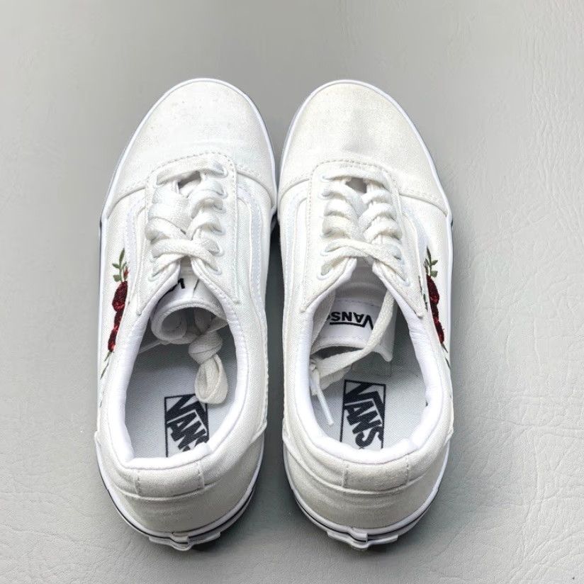 Vans VANS Missy Size 5 Low Top Sneaker White Rose Embroidery 1524 Men's? Women? Wait No Size S / US 4 / IT 40 - 5 Thumbnail