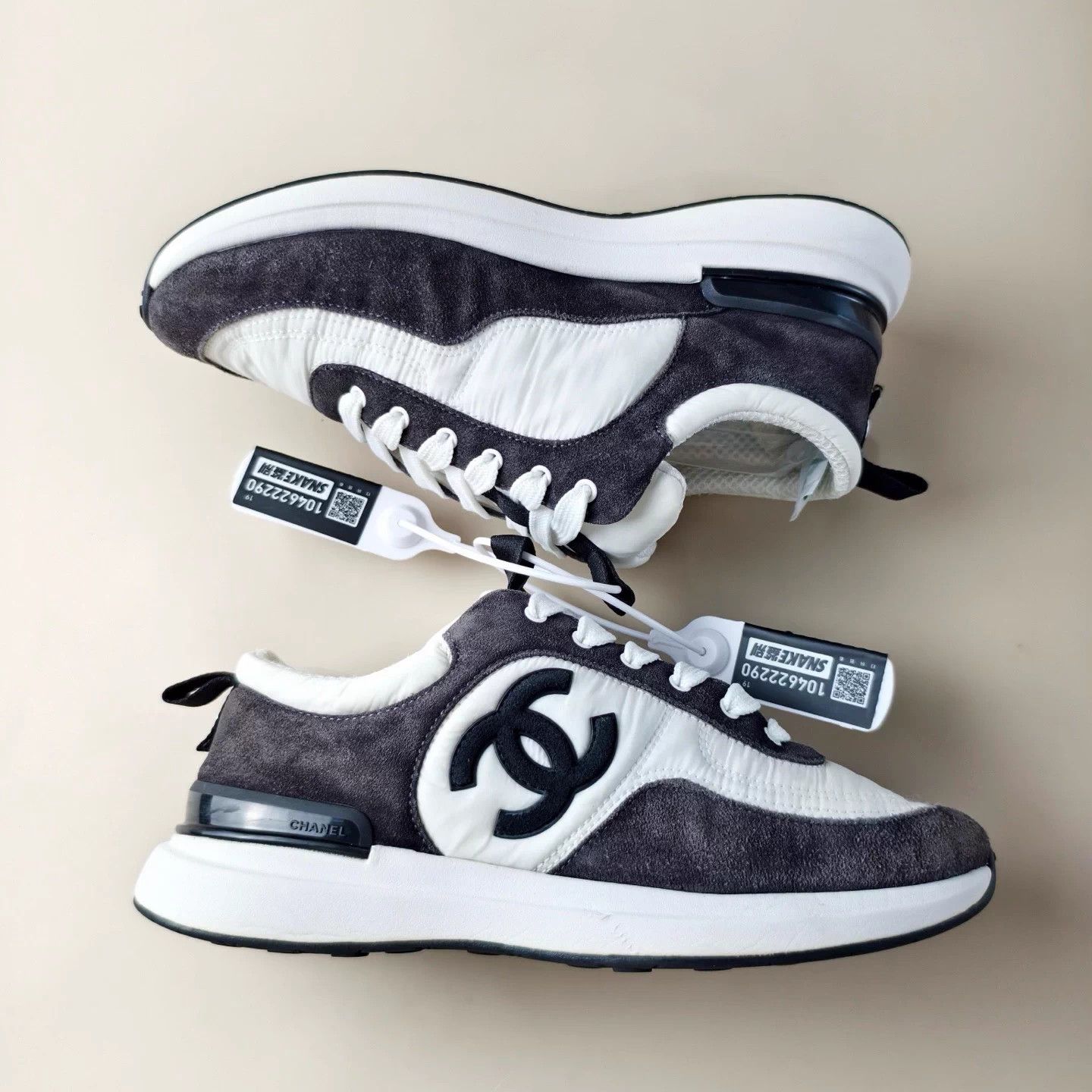 Chanel CHANEL Black & White Panda CC Sneakers EUR 37.5 Size US 7.5 / IT 37.5 - 3 Thumbnail