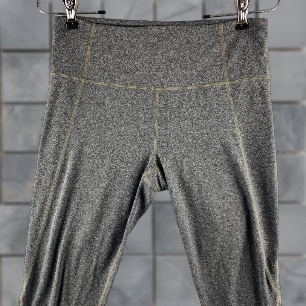 Athleta Athleta Leggings Capri M Gray Tight Stretch Athletic Performance Highrise Size 32" / US 10 / IT 46 - 1 Thumbnail