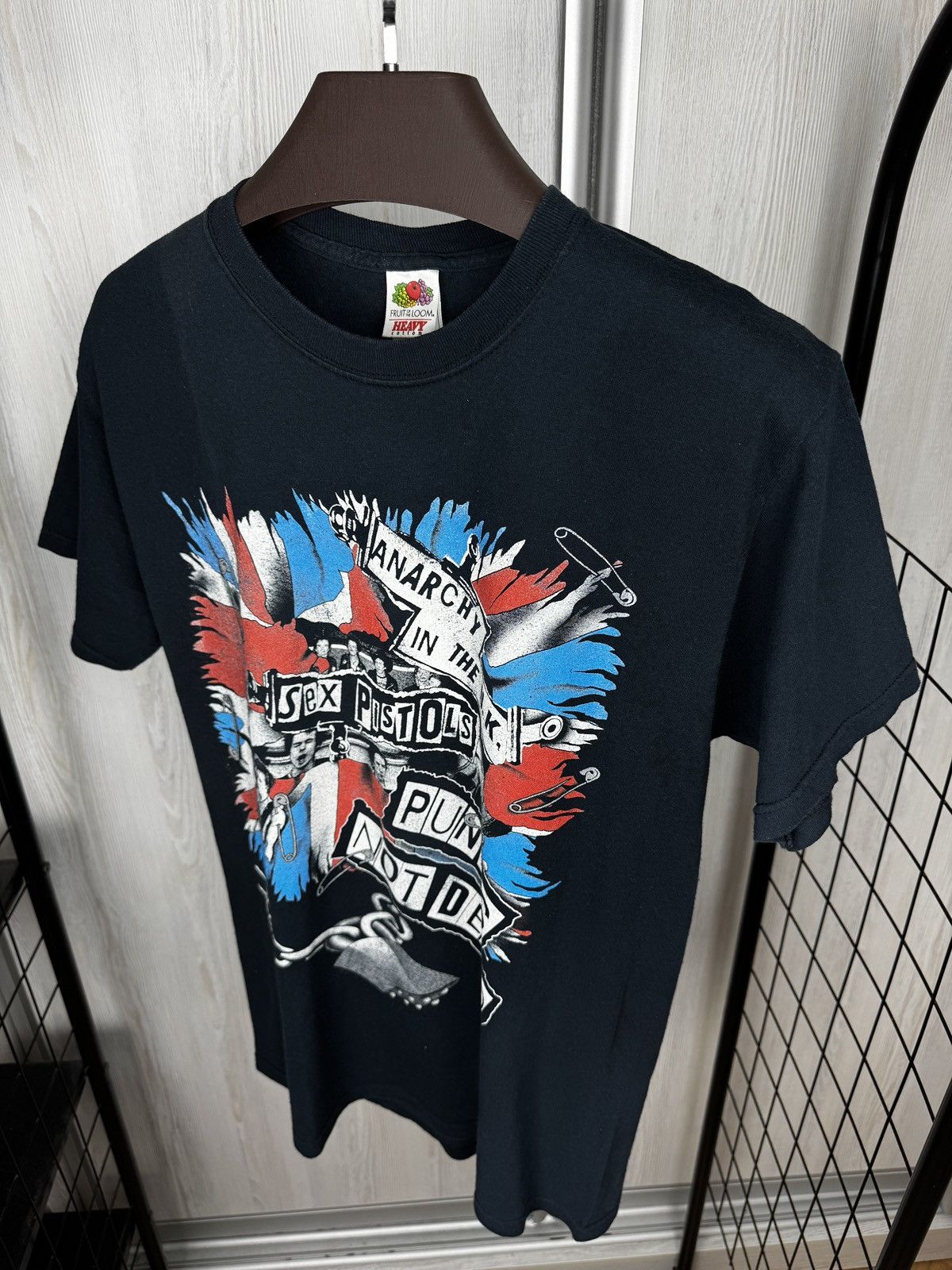Fruit Of The Loom Vintage 90s 00s Sex Pistols Anarchy Punks Not Dead UK tee Size US M / EU 48-50 / 2 - 6 Thumbnail
