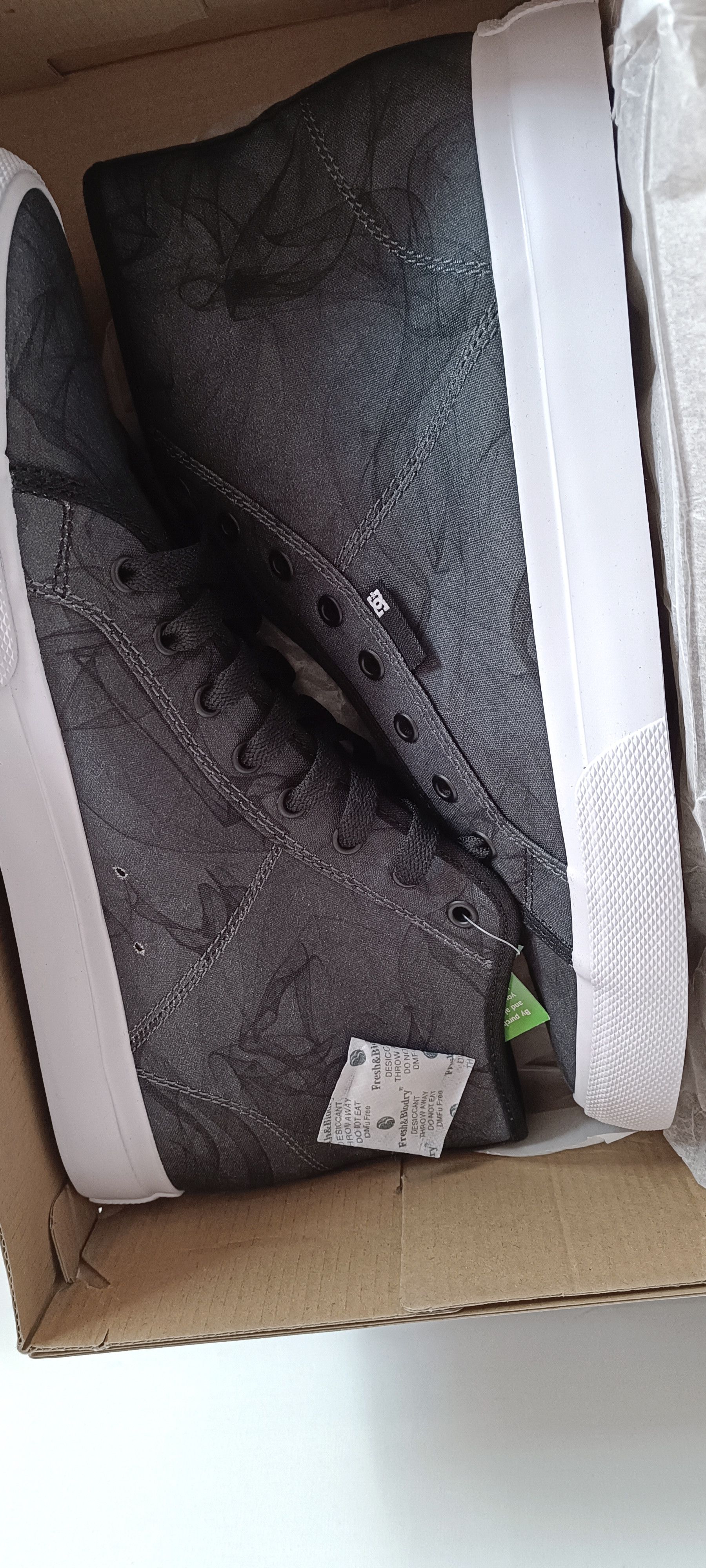 DC DC Shoes — Manual Hi Txse 'Dark Grey' w. DC Cap Size US 12 / EU 45 - 14 Thumbnail