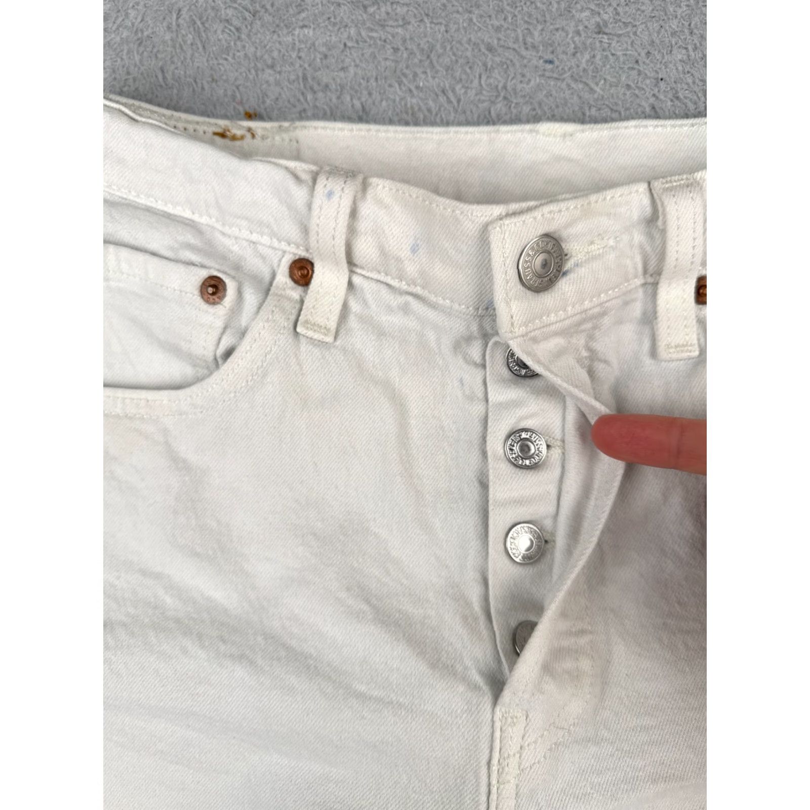 Levi's Levi's Shorts Womens 28 White Denim Cut-Off 501 Button Fly 28x3 Jeans Cotton Blend Shorts Woman Size 28" / US 6 / IT 42 - 6 Thumbnail