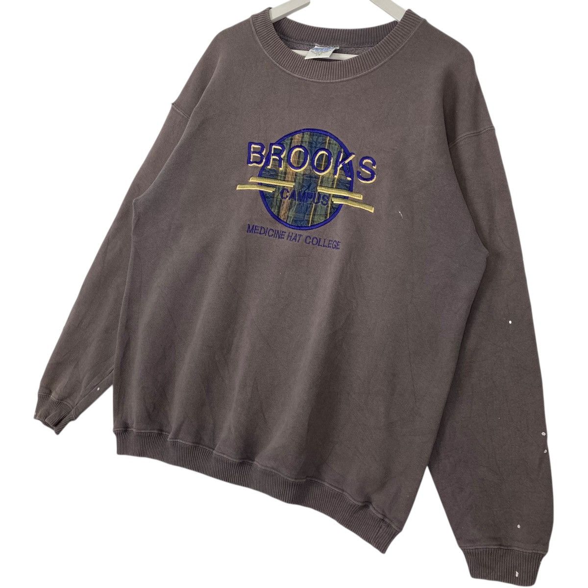 Other Vintage Gildan Heavy Embroidered Sweatshirt Brown Size L Size US L / EU 52-54 / 3 - 2 Thumbnail