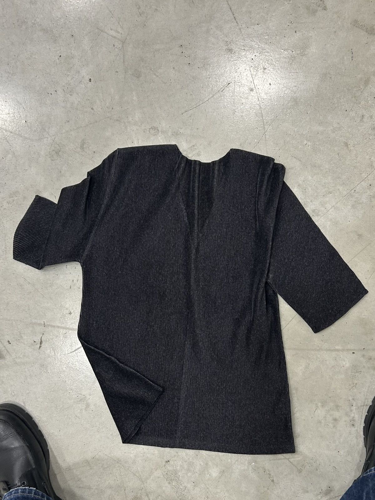 Issey Miyake × Pleats Please Issey Miyake Issey Miyake Pleats Please Tee Shirt V [Rare - Archive] Size US M / EU 48-50 / 2 - 3 Thumbnail