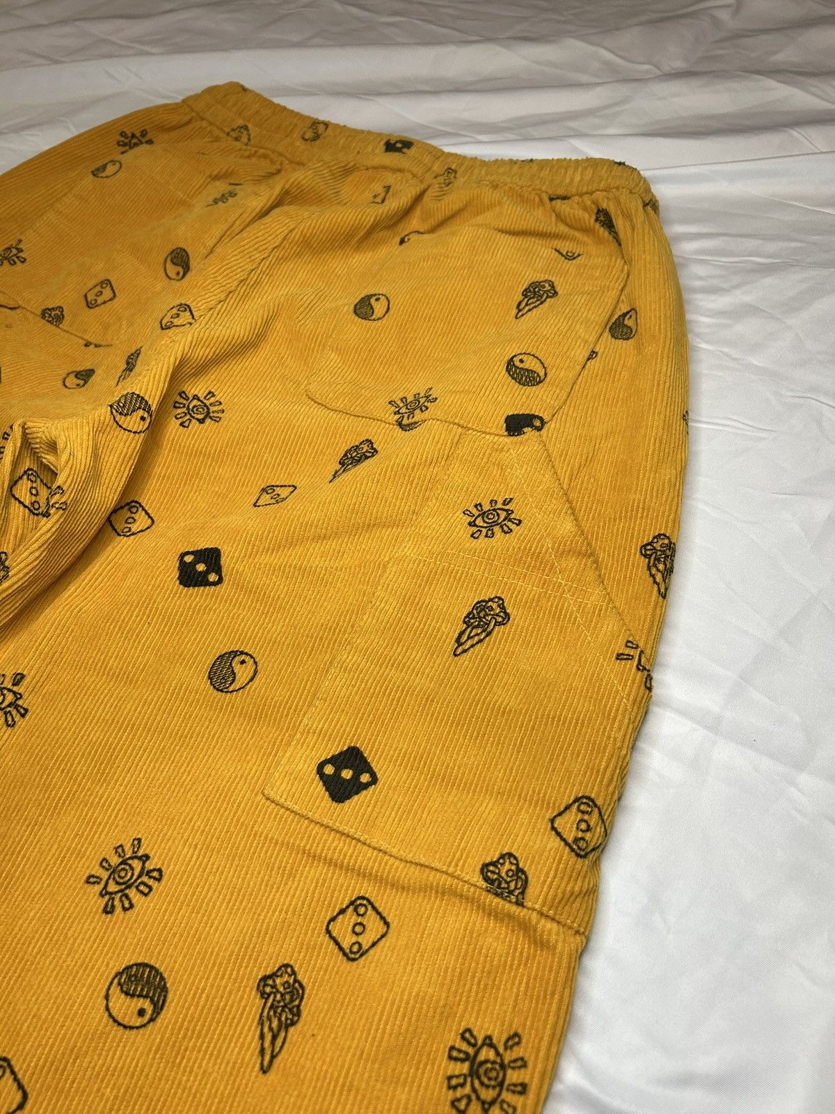 Forever 21 YELLOW CORDUROY STREETWEAR PANTS Size US 32 / EU 48 - 5 Thumbnail