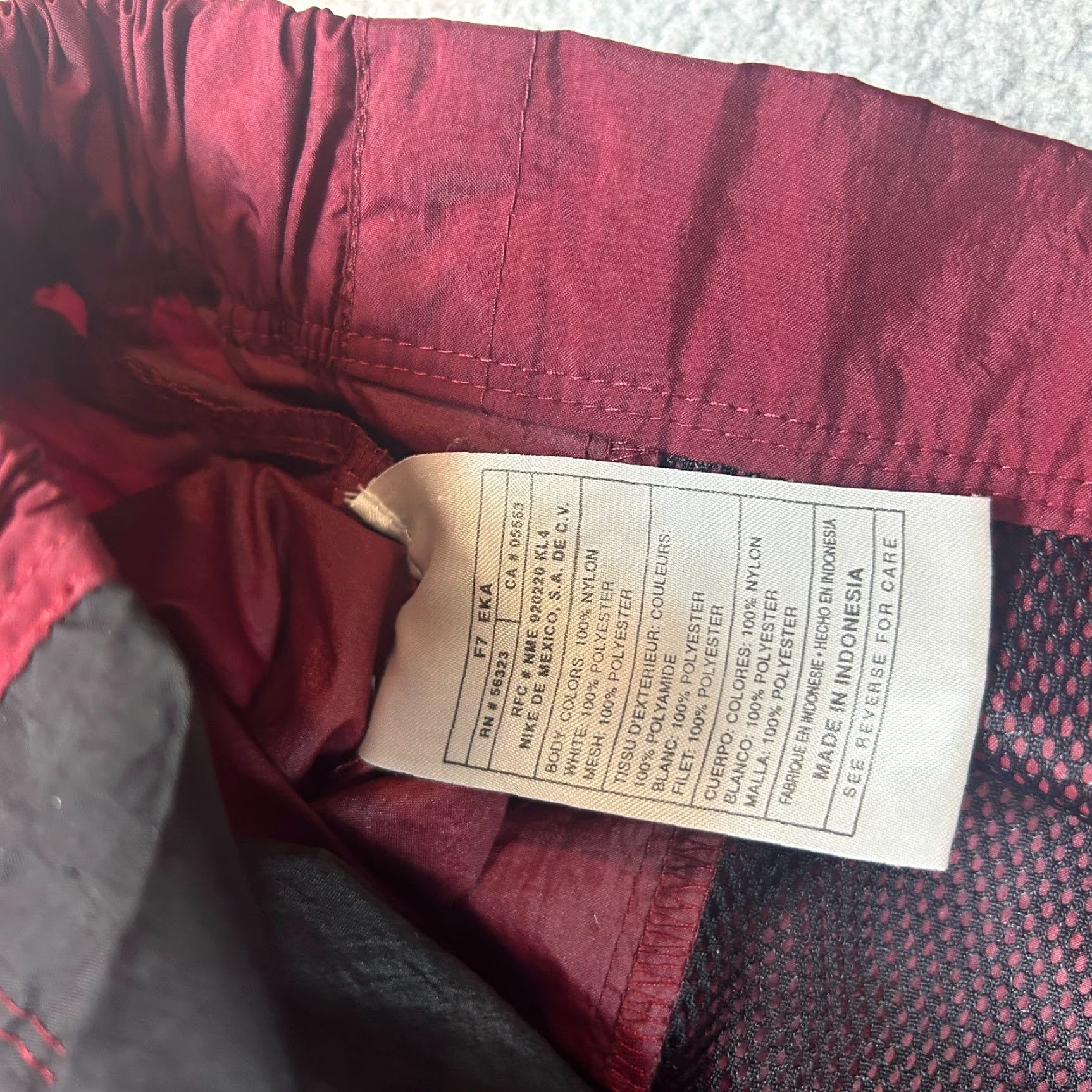Nike VINTAGE Nike Jacket Windbreaker Swoosh Back Hit Size L Red Black White Logo Embroidered 90s Classic Sports USA Mens Size US L / EU 52-54 / 3 - 5 Thumbnail
