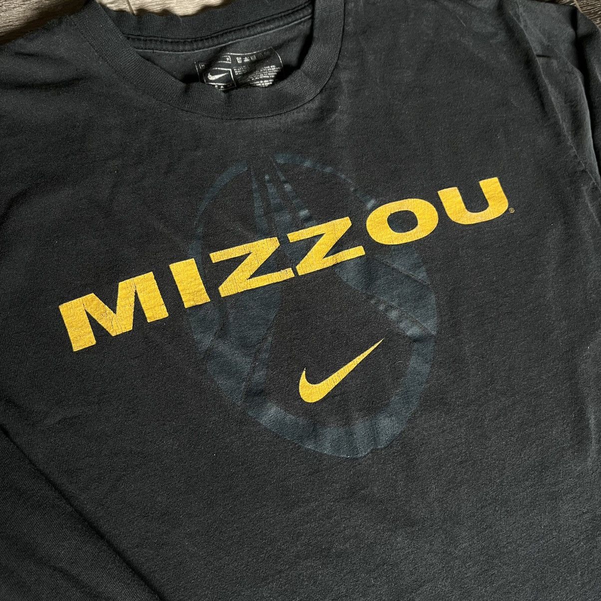 Nike Vintage Nike Mizzou Football Center Swoosh Longsleeve Tee Size US M / EU 48-50 / 2 - 4 Thumbnail