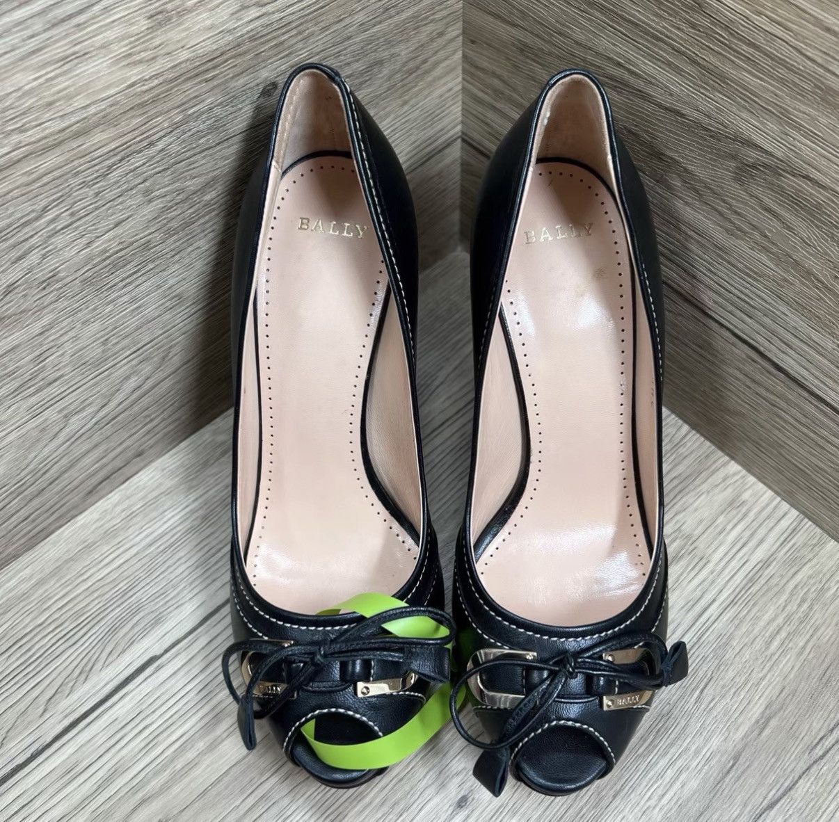 Bally Bally Black & Gold Bow High Heels J41 Size US 6.5 / IT 36.5 - 2 Thumbnail