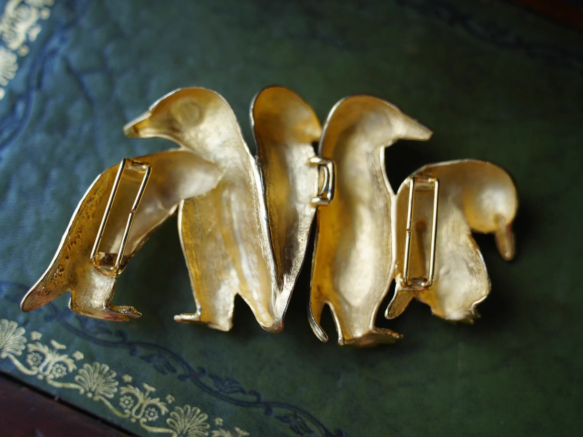 Other MB 1980s Vintage Penguin Relief Antique Belt Buckle Size ONE SIZE - 8 Thumbnail