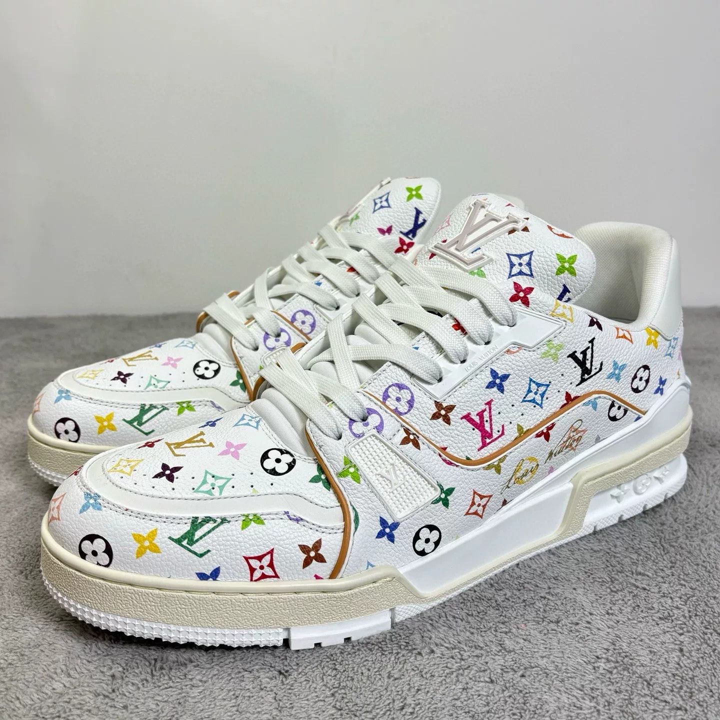 Louis Vuitton Louis Vuitton White Lowtop Sneakers 44 Men Size US 10.5 / EU 43-44 - 1 Thumbnail