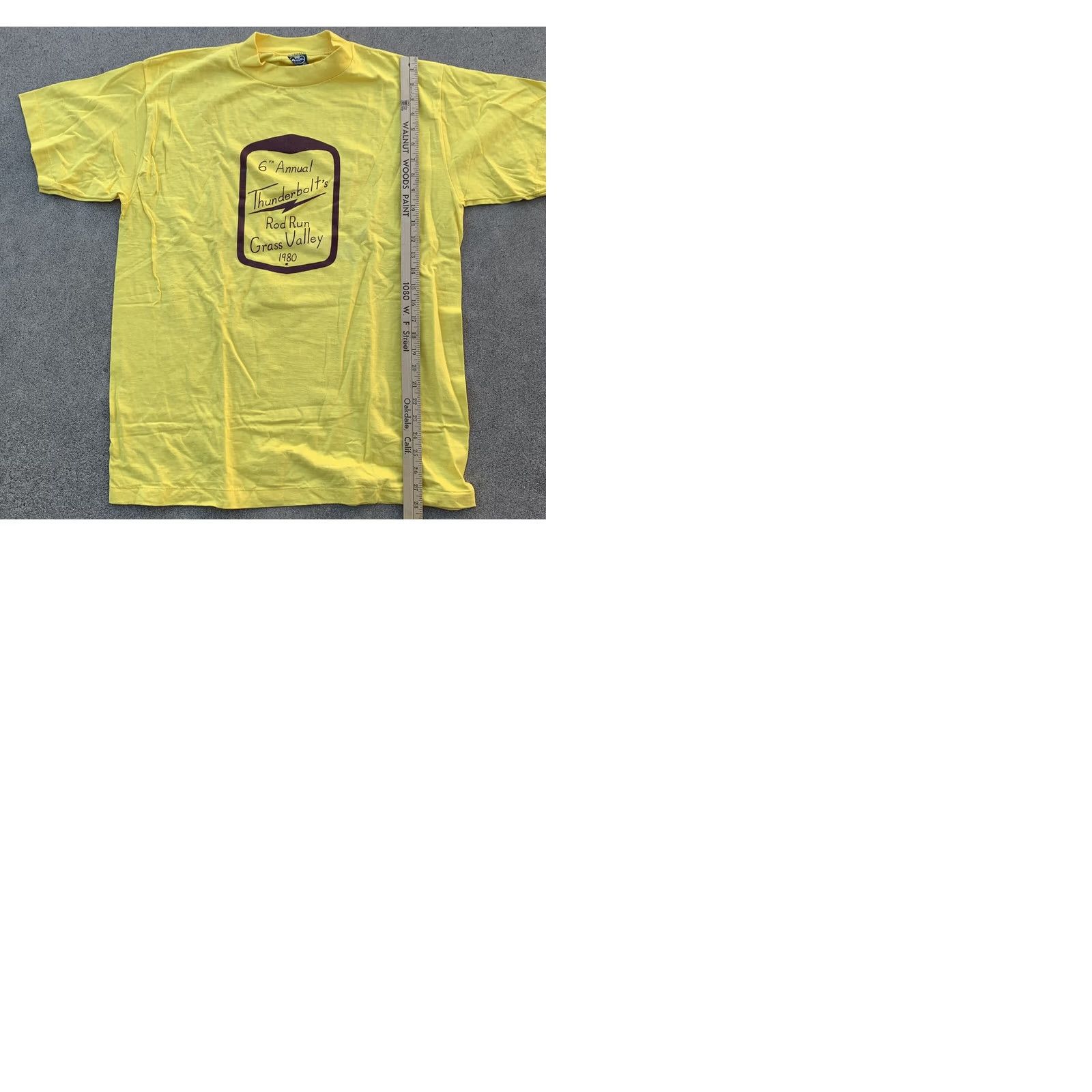 Anvil VINTAGE 6th Annual Thunderbolts Rod Run Grass Valley 1980 T-Shirt XL 80s Yellow Anvil Unisex Graphic Tee Size US XL / EU 56 / 4 - 9 Thumbnail