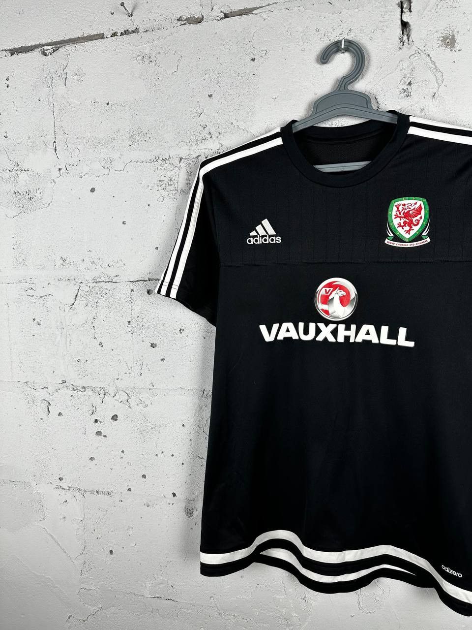 Adidas × Vintage 2015 2016 Adidas Wales Walsh Football Jersey Size L Size US L / EU 52-54 / 3 - 3 Thumbnail