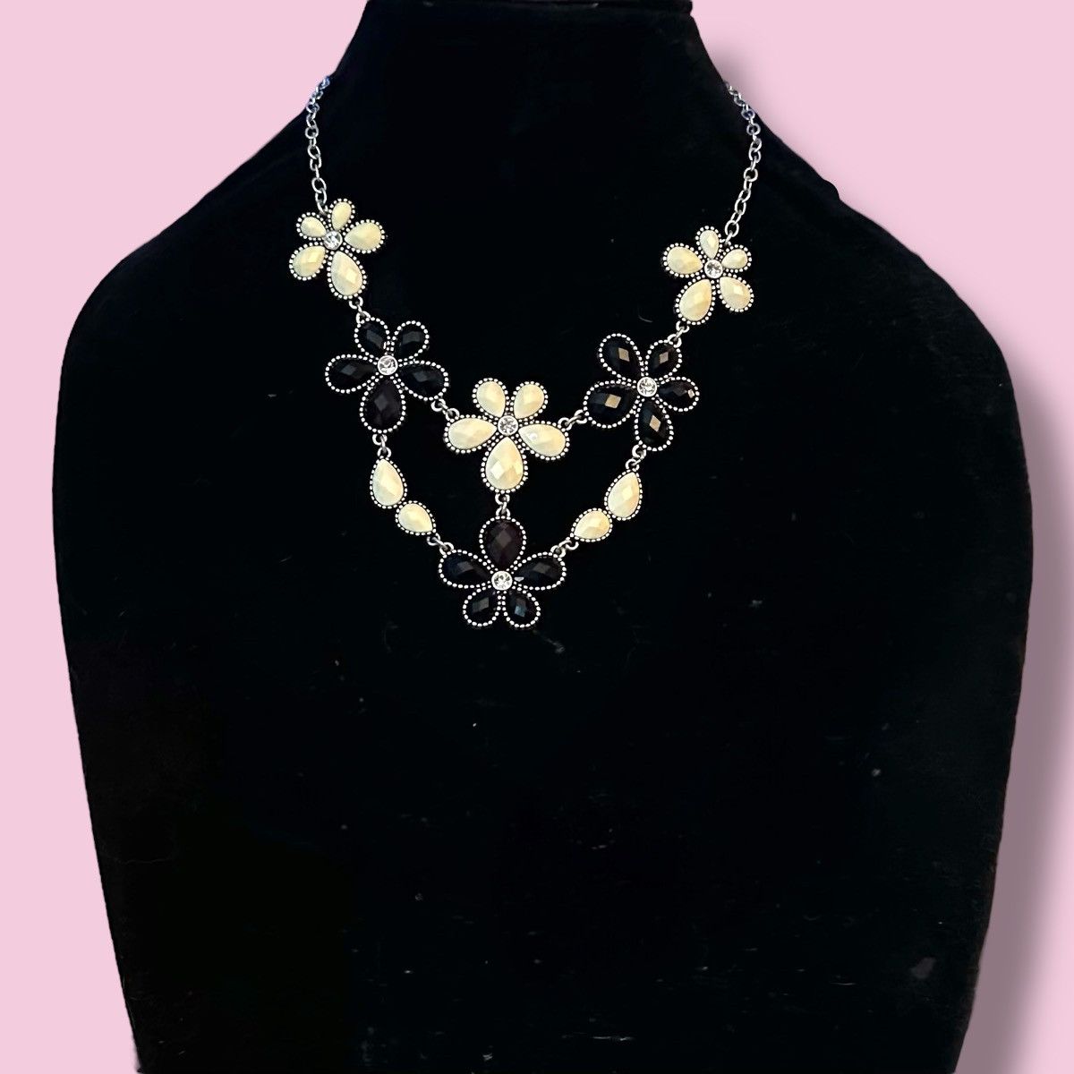 Other Premier Designs black and white flower necklace Size ONE SIZE - 1 Thumbnail