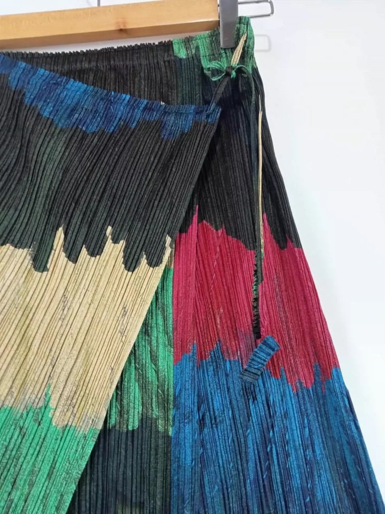 Issey Miyake Issey Miyake size:3 Peacock feather pleated skirt Size 42" / US 20 - 4 Thumbnail