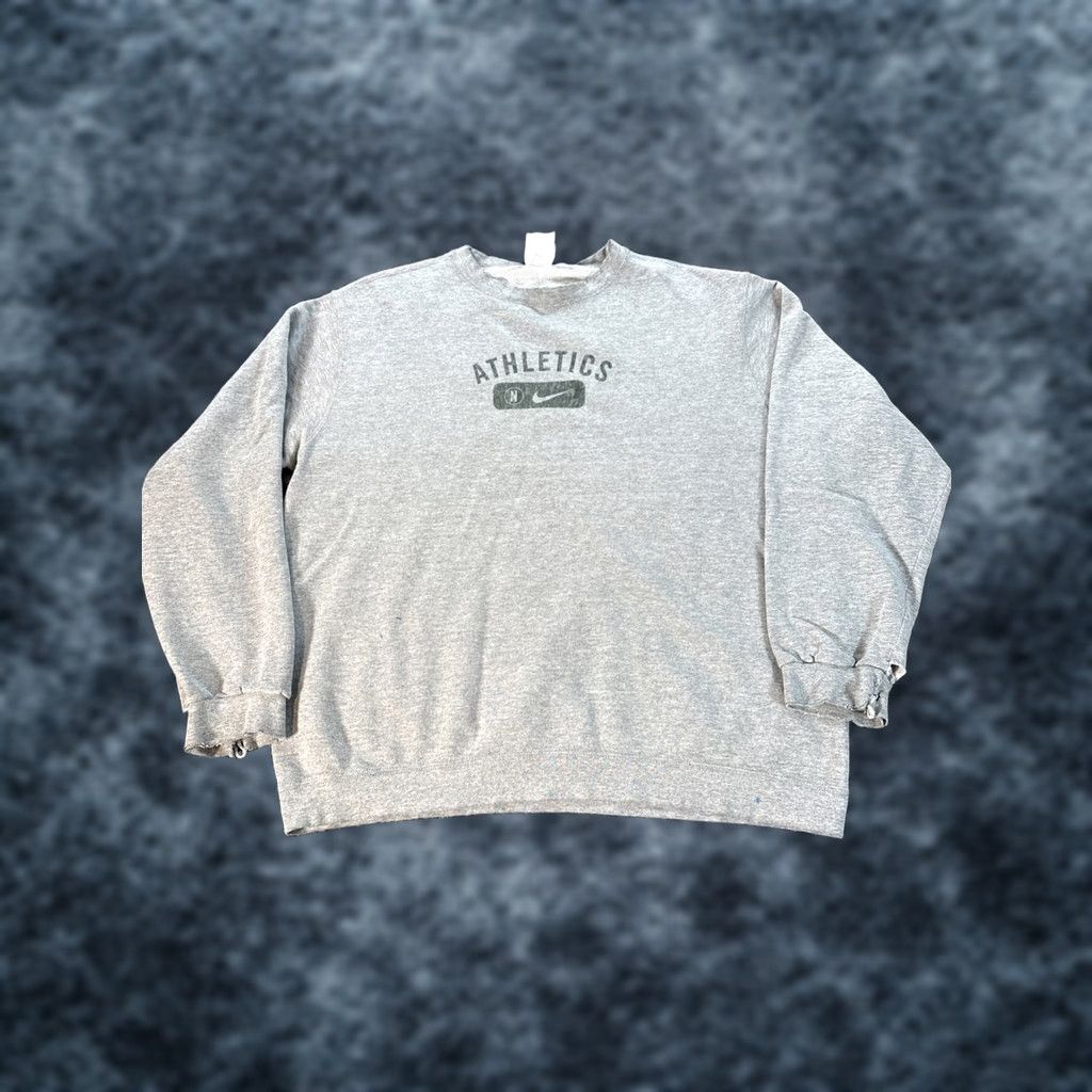 Nike VINTAGE Nike Sweatshirt Mens XL Gray Distressed 90s Fleece Graphic Print Athletic Pullover Heavyweight Size US XL / EU 56 / 4 - 1 Thumbnail