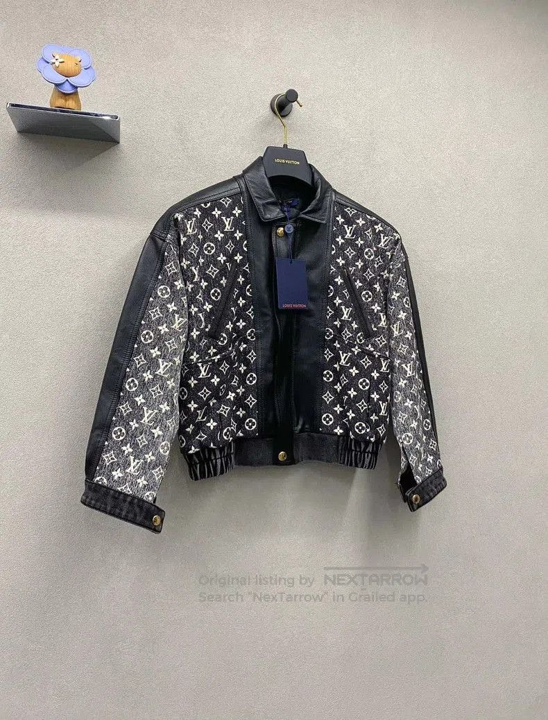 Louis Vuitton LV Logo Print Bomber Jacket. Size US XS / EU 42 / 0 - 3 Thumbnail