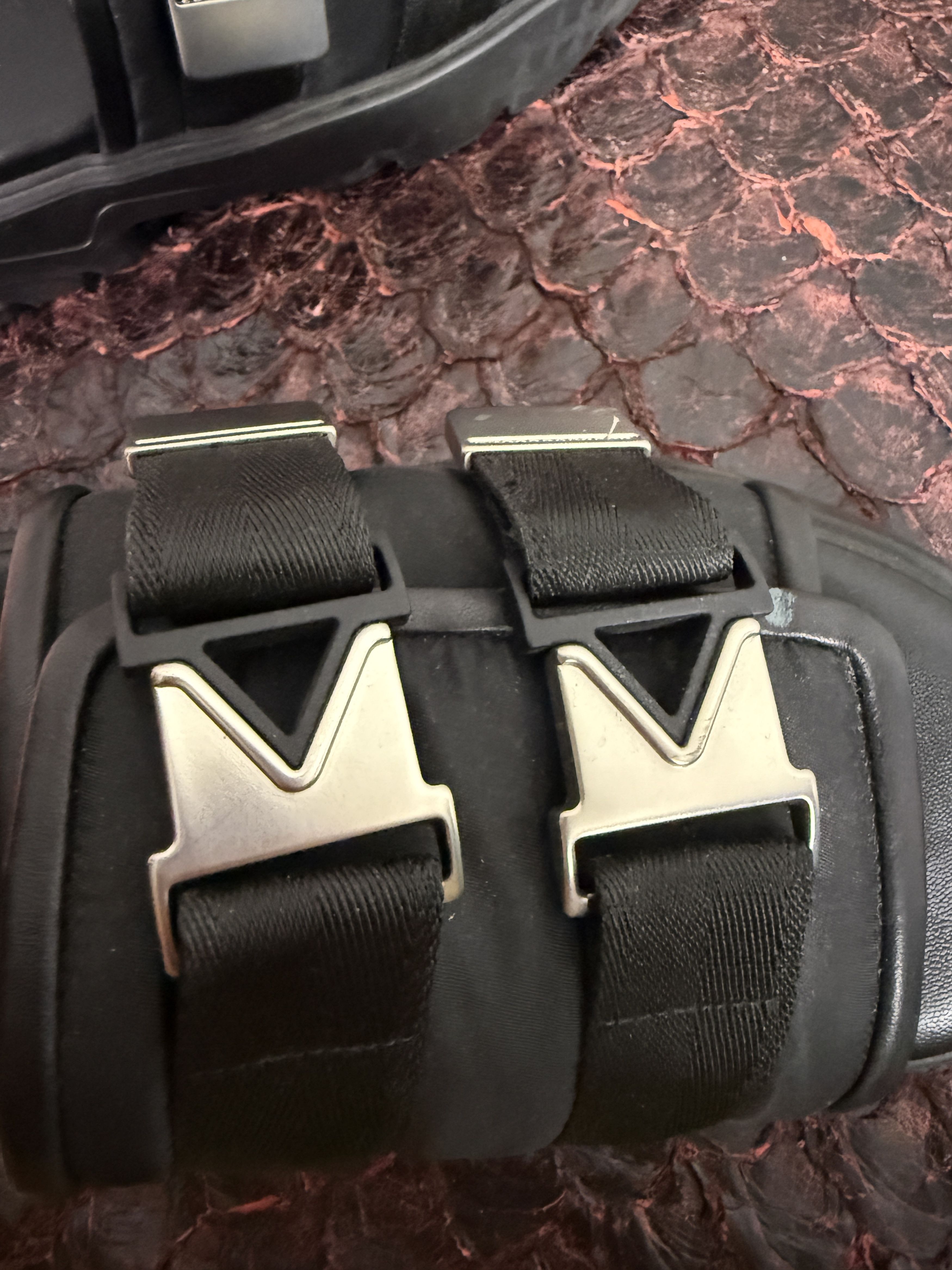 Bottega Veneta $900 Bottega Veneta Flash Sandals 42 *DAMAGED* Size US 9 / EU 42 - 14 Thumbnail