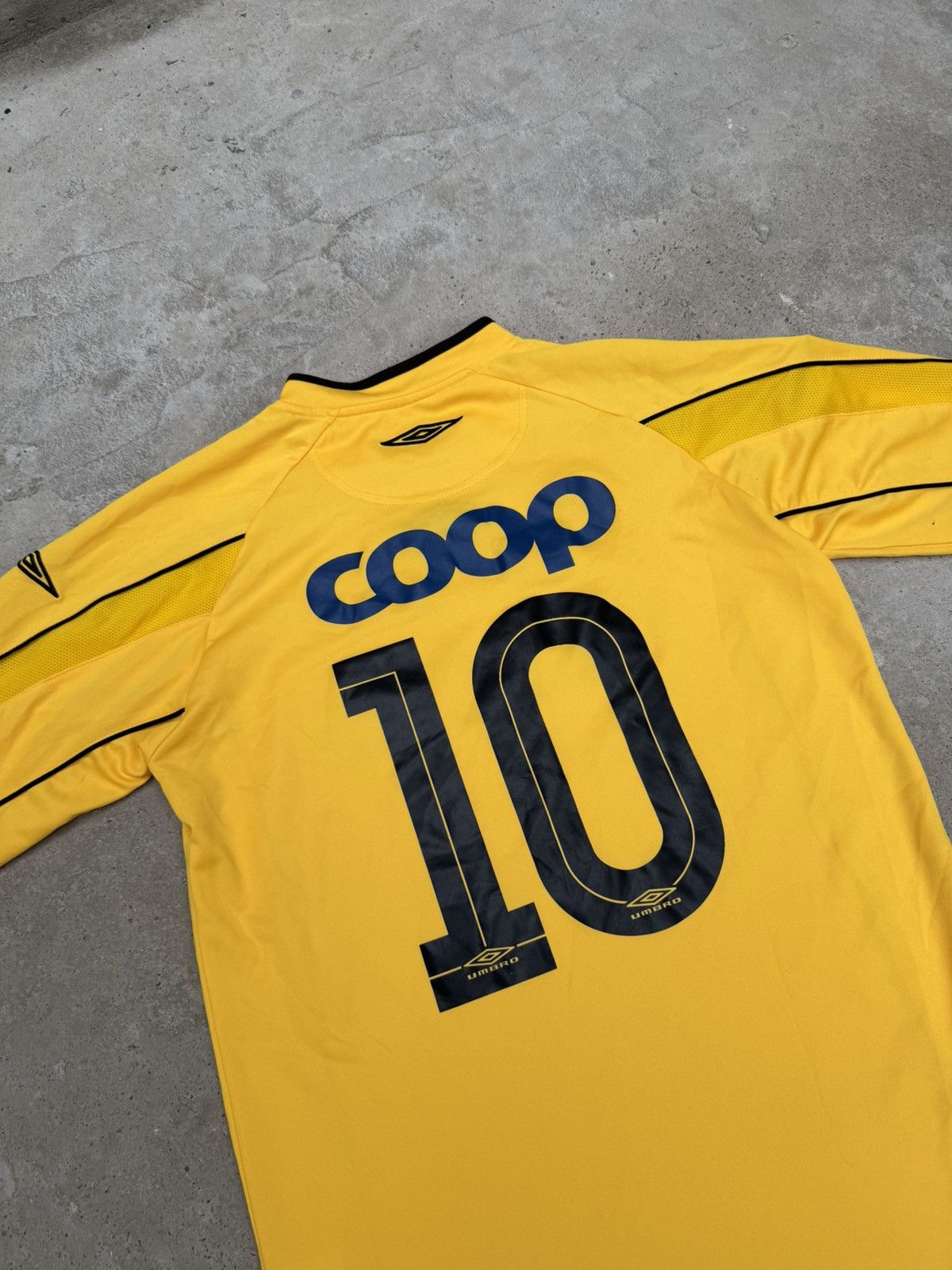 Umbro VINTAGE MESSI UMBRO JERSEY NR 10 Size US M / EU 48-50 / 2 - 4 Thumbnail