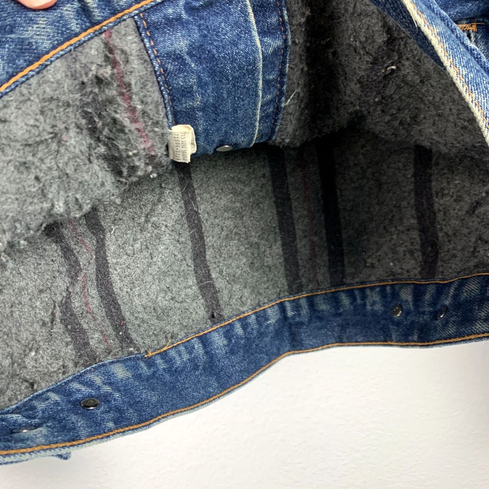 Levi's VINTAGE Levi's 715 Button Stamp Blanket Lined 71506-0316 Trucker Jacket 42 Blue Denim Rockabilly 1990s Mens/Adults Size US XS / EU 42 / 0 - 6 Thumbnail