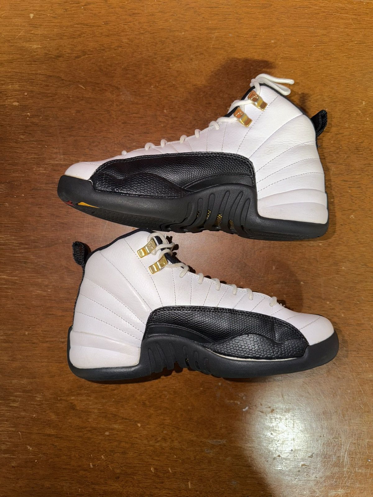 Nike Air Jordan 12 Retro GS Taxi 2013 size 6Y Size US 6 / EU 39 - 2 Thumbnail
