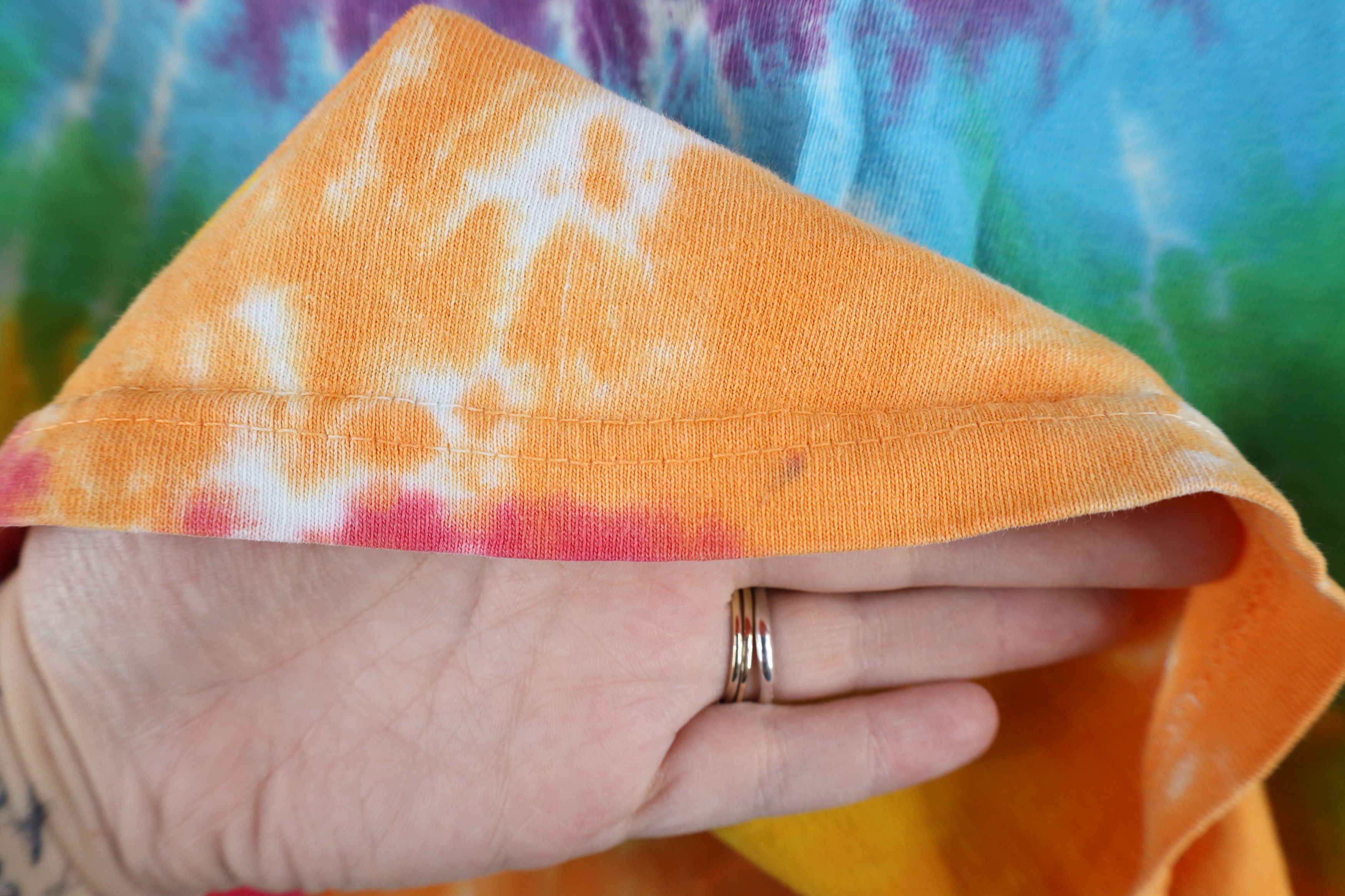 Vintage Vintage 90s Streetwear Aquariums Rainbow Tie Dye T-Shirt Size M / US 6-8 / IT 42-44 - 7 Thumbnail