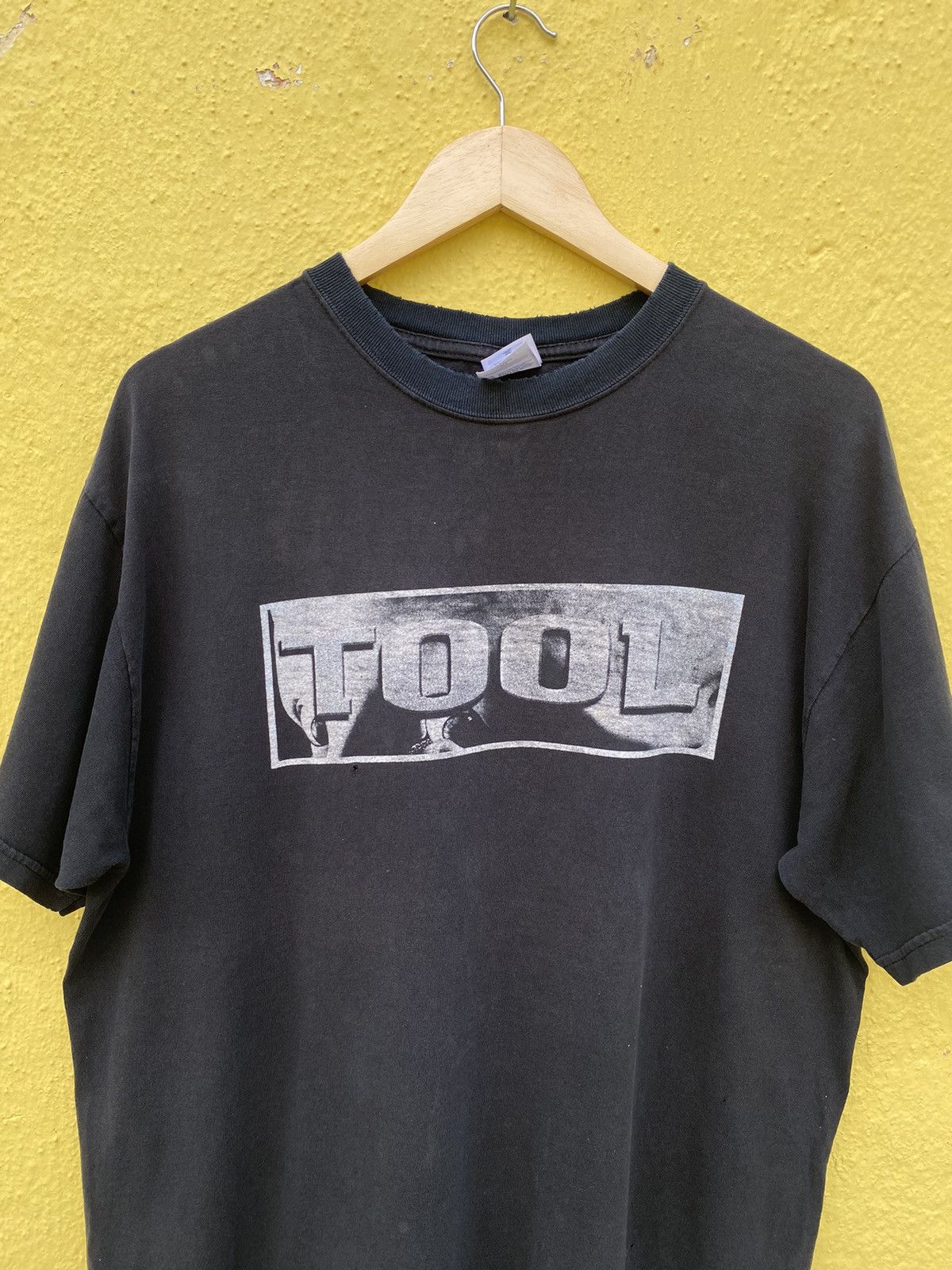 Band Tees Vintage tool schism band t shirt Size US XL / EU 56 / 4 - 11 Thumbnail