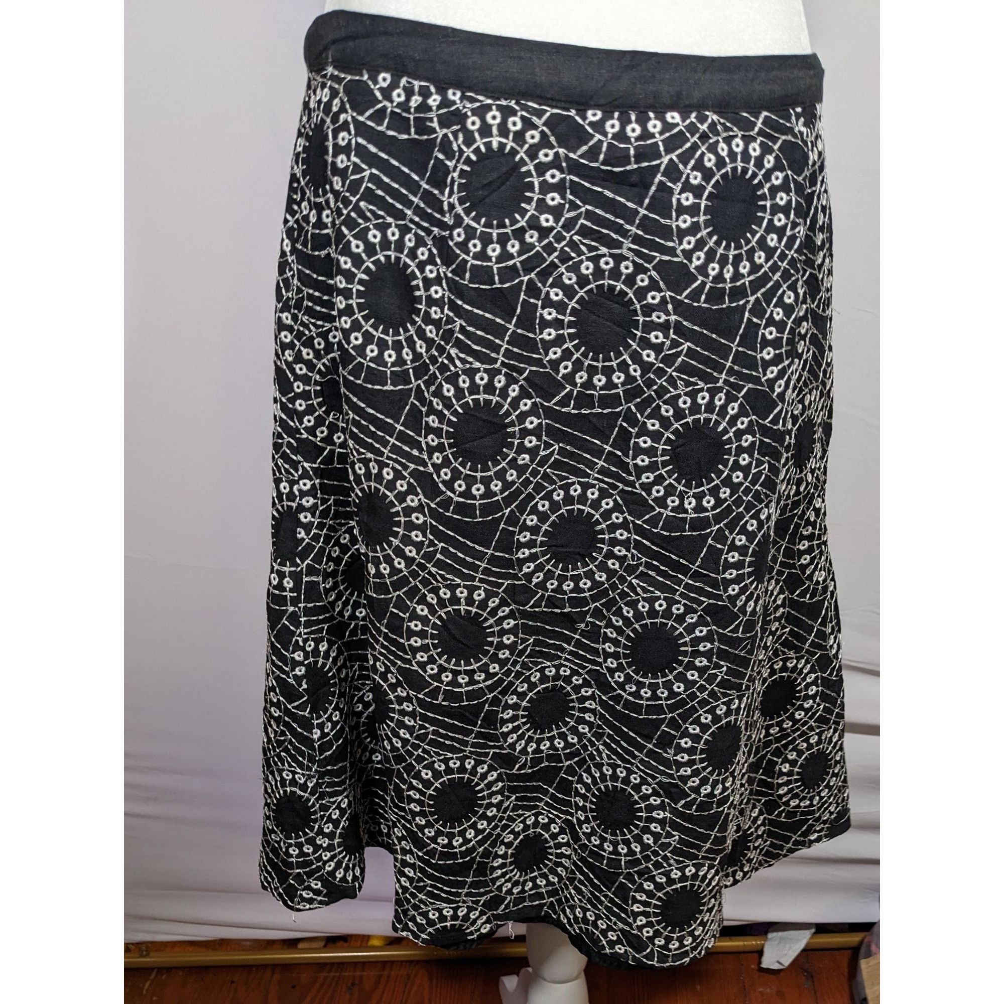 Other Edward Bohemian Black And White Embroidered Skirt Size 34" / US 12 / IT 48 - 4 Thumbnail