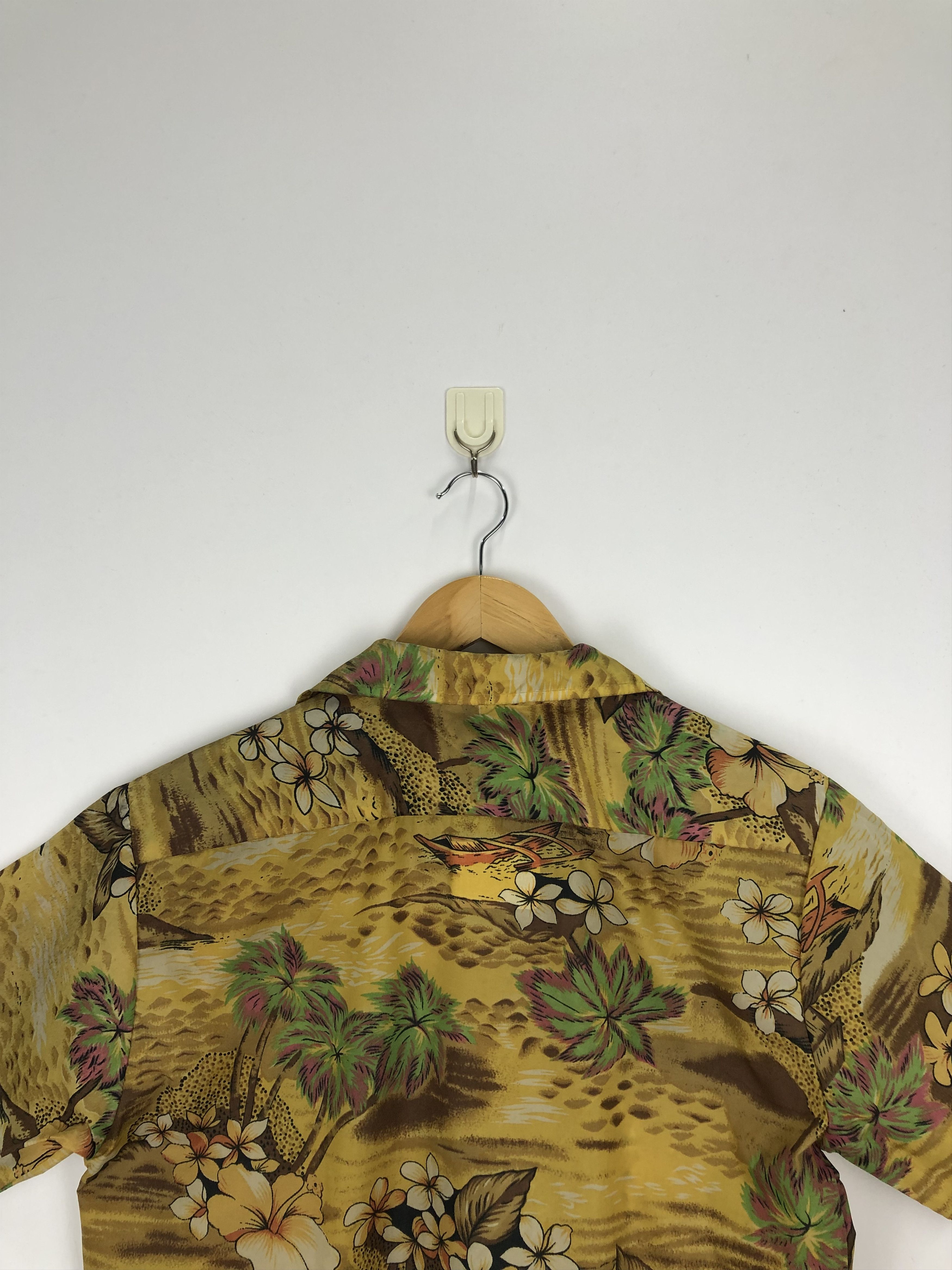 Vintage Vintage Waikiki Holiday Nylon Flower Motive TA0007 Size US S / EU 44-46 / 1 - 2 Thumbnail