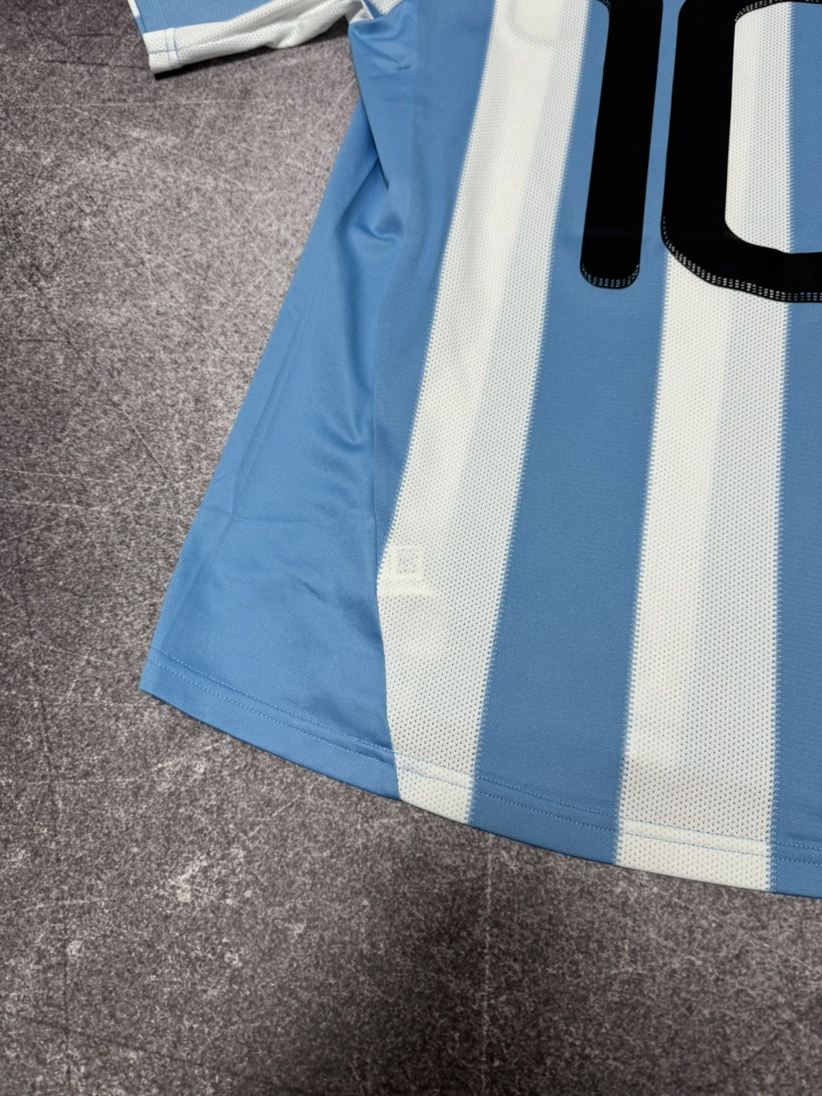 Vintage Adidas Argentina Lionel Messi #10 2010/2011 Soccer Jersey Size US M / EU 48-50 / 2 - 13 Thumbnail
